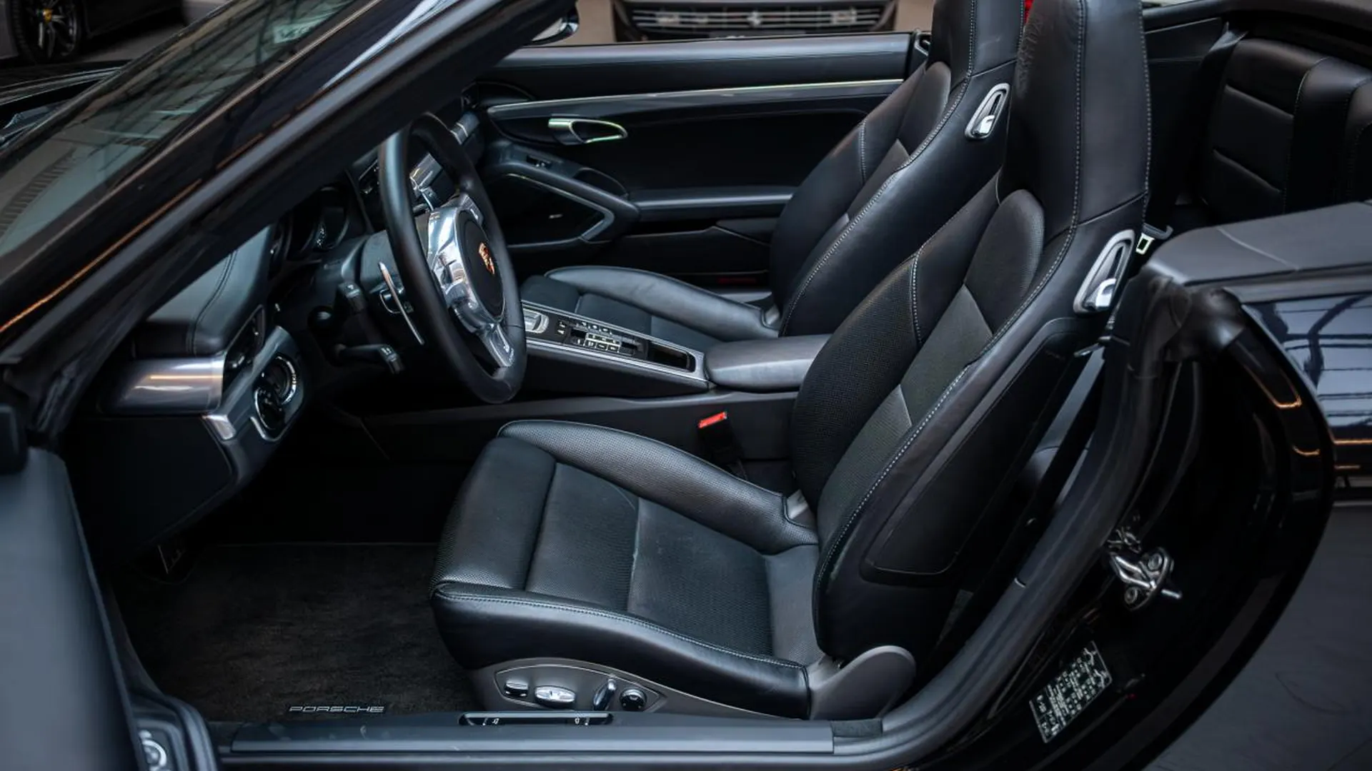 Porsche 911 — photo 15