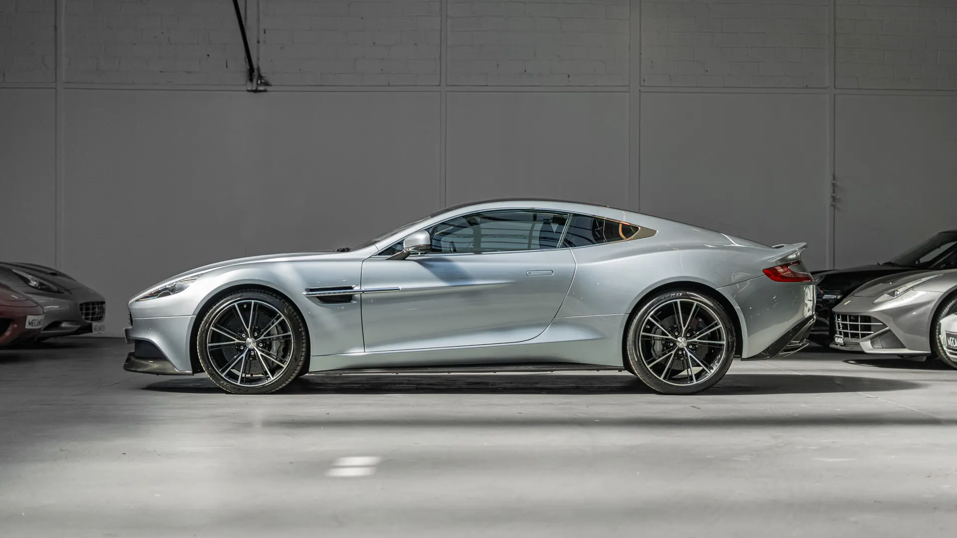 Aston Martin Vanquish — photo 5