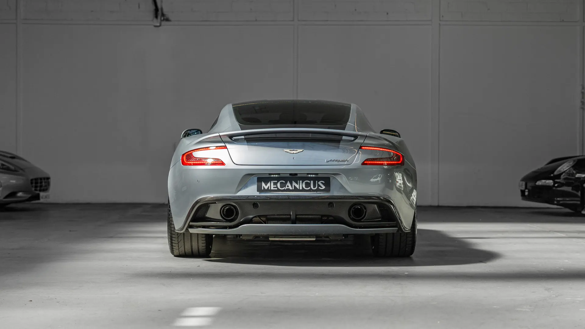 Aston Martin Vanquish — photo 4
