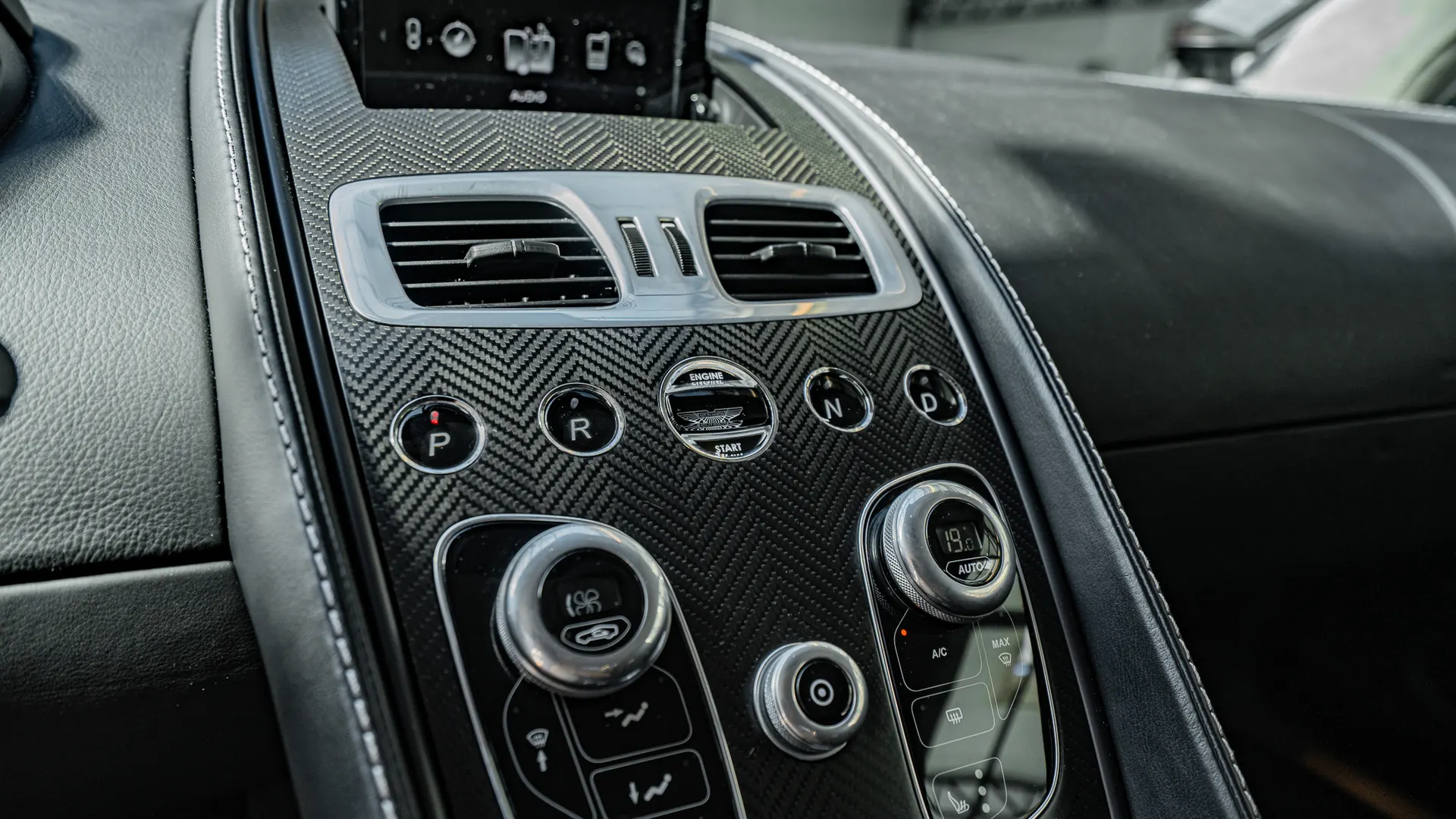 Aston Martin Vanquish — photo 20