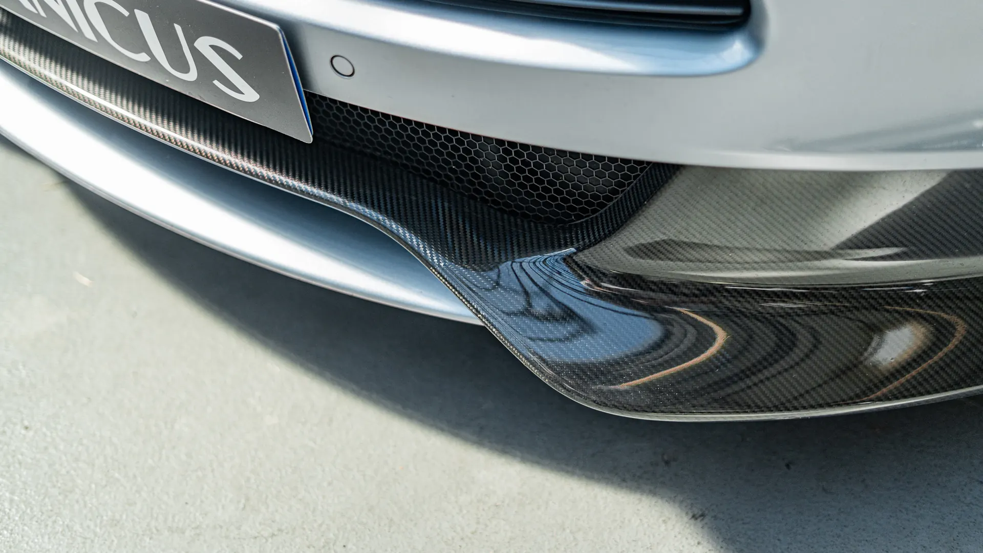 Aston Martin Vanquish — photo 36