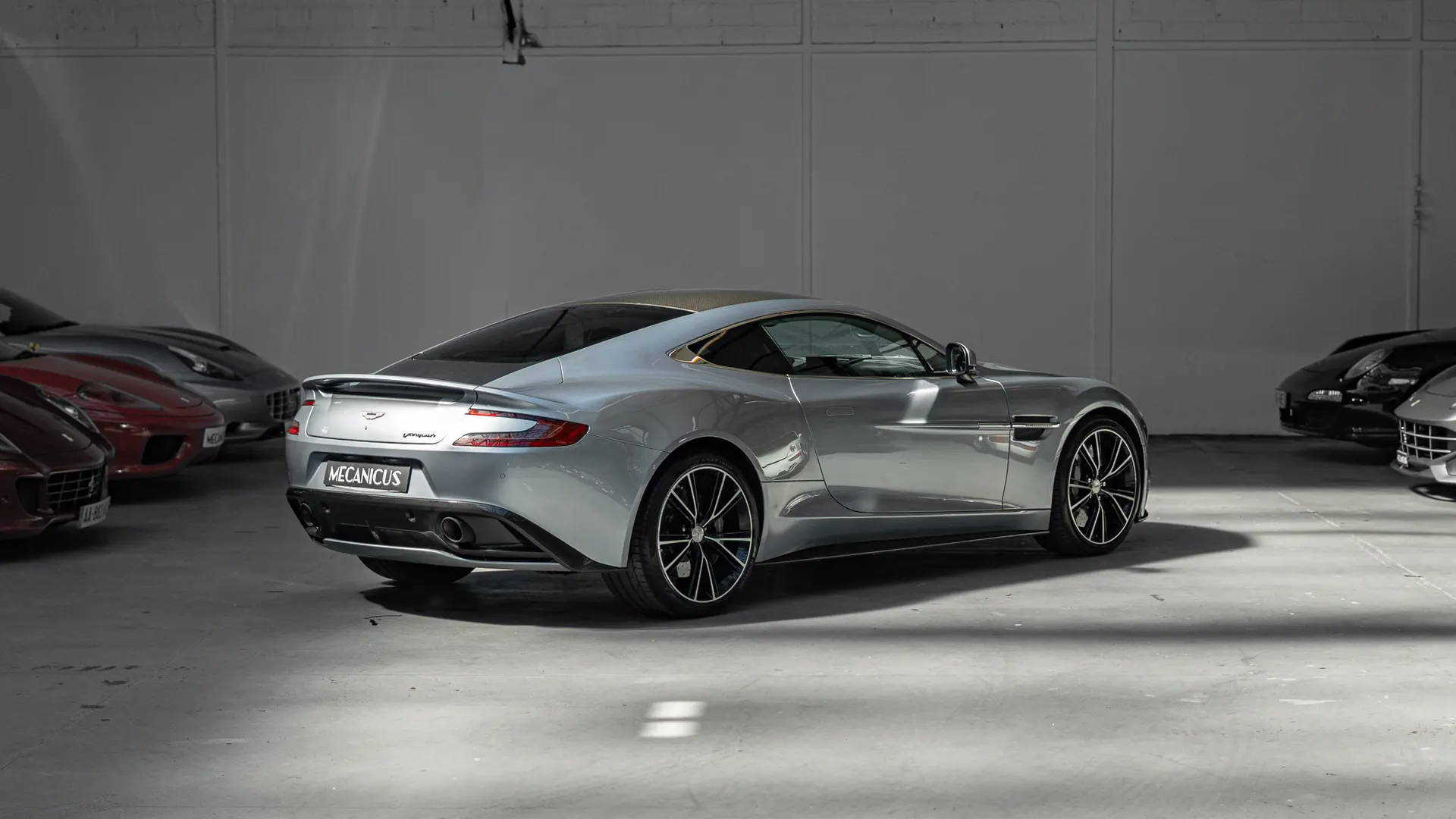 Aston Martin Vanquish — photo 2