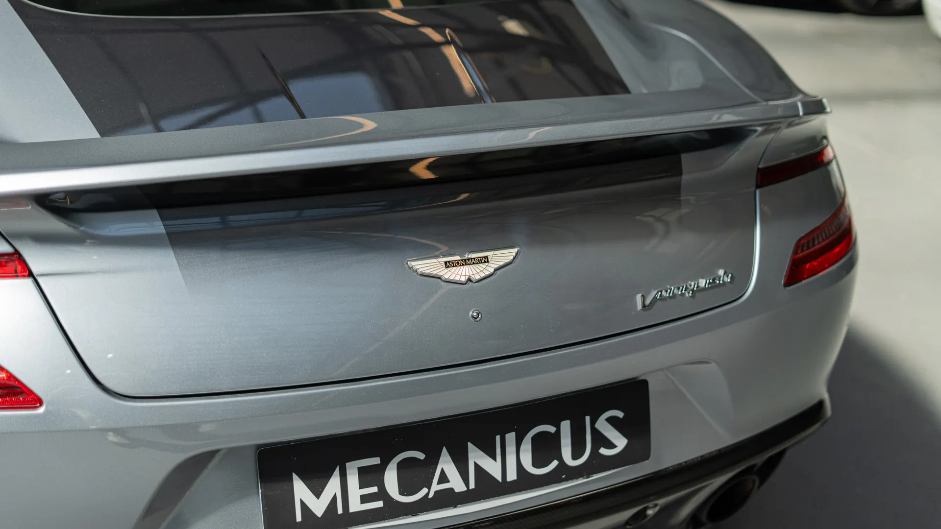 Aston Martin Vanquish — photo 42