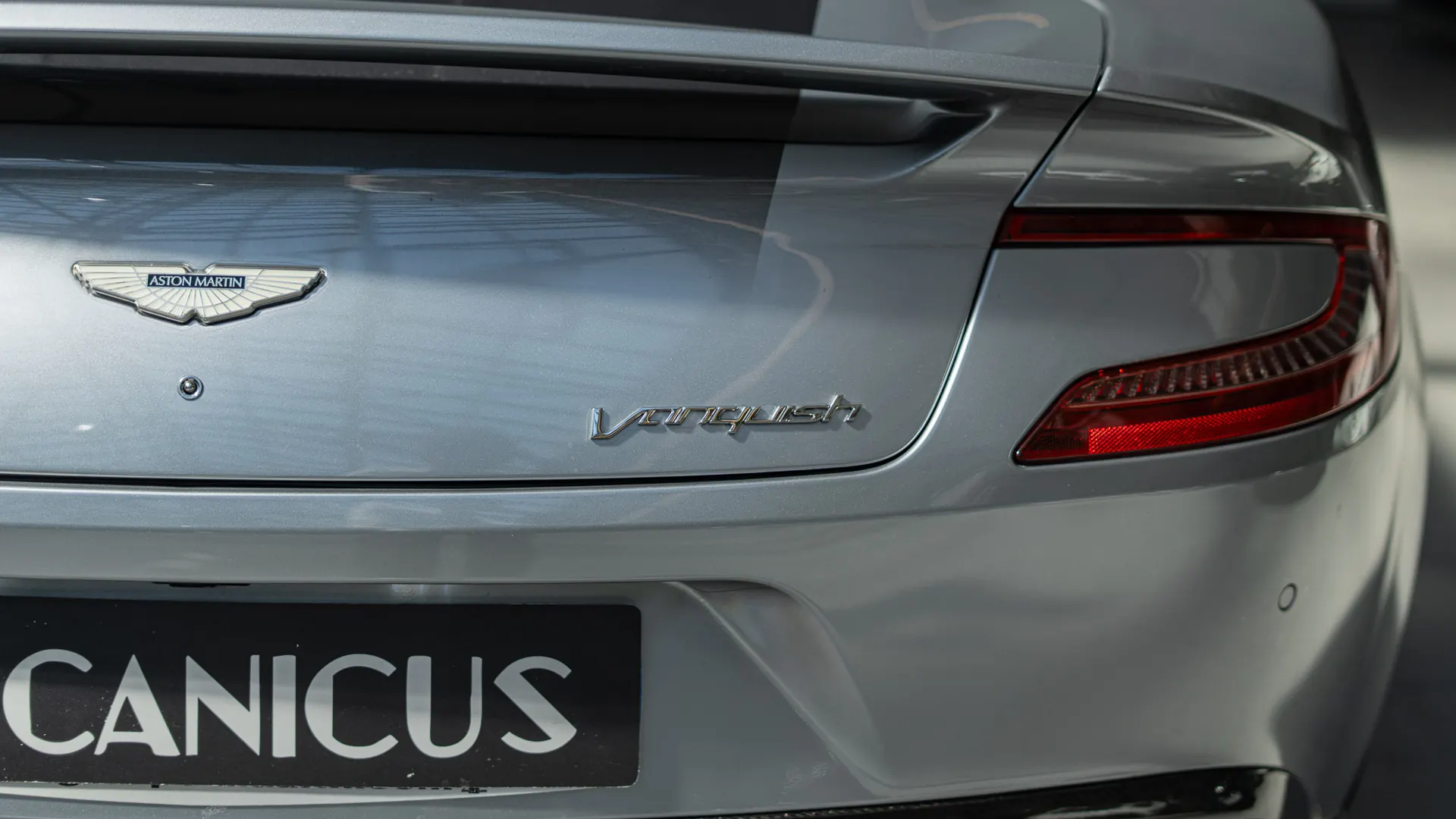 Aston Martin Vanquish — photo 43