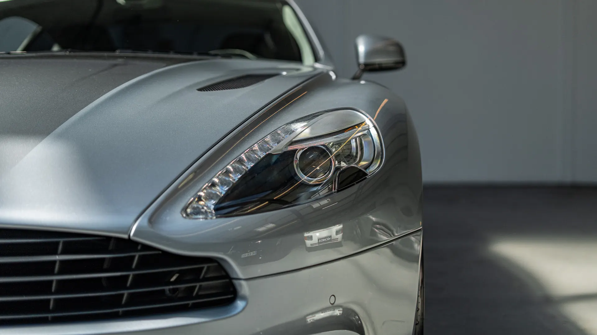 Aston Martin Vanquish — photo 34