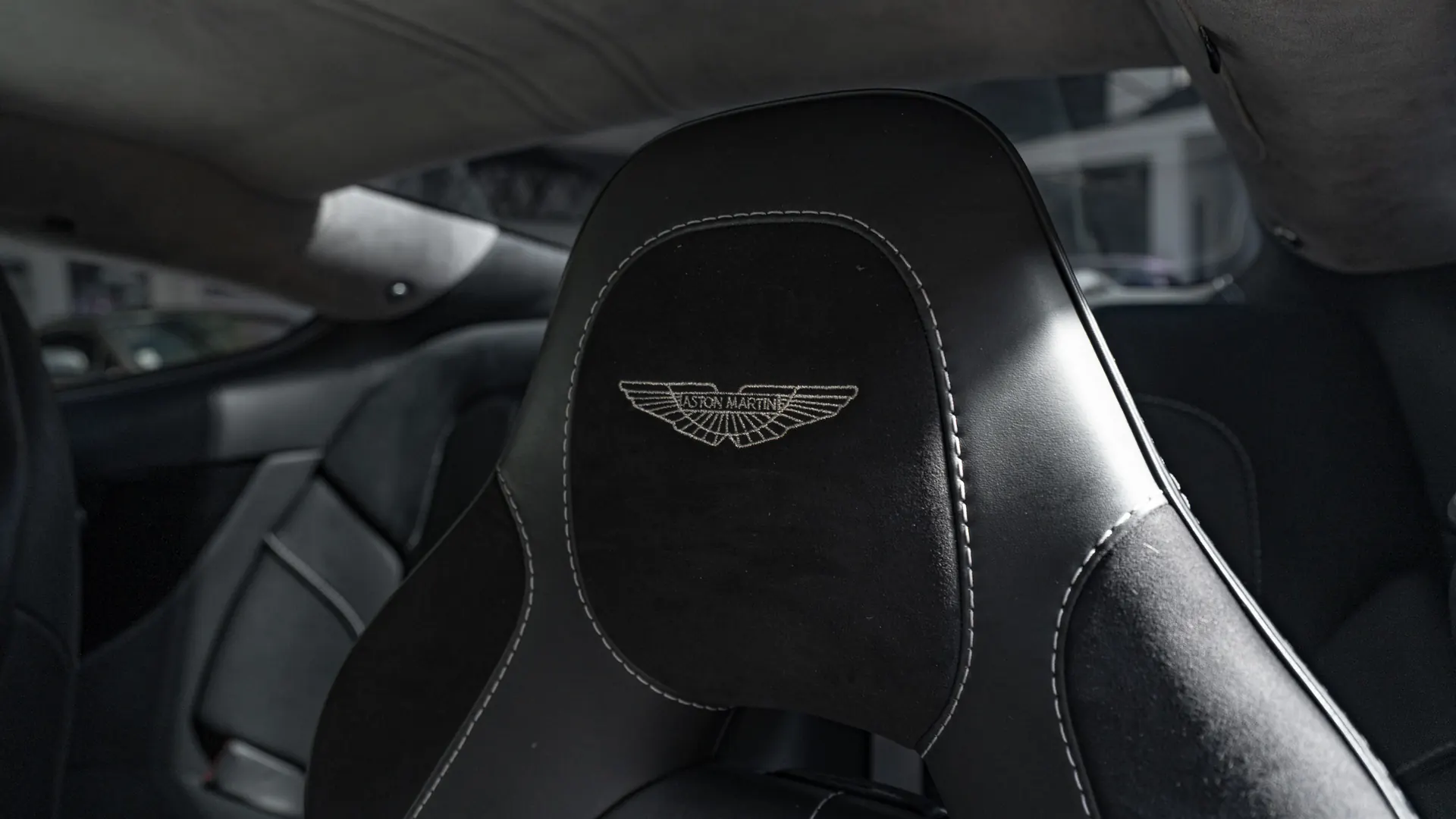 Aston Martin Vanquish — photo 11