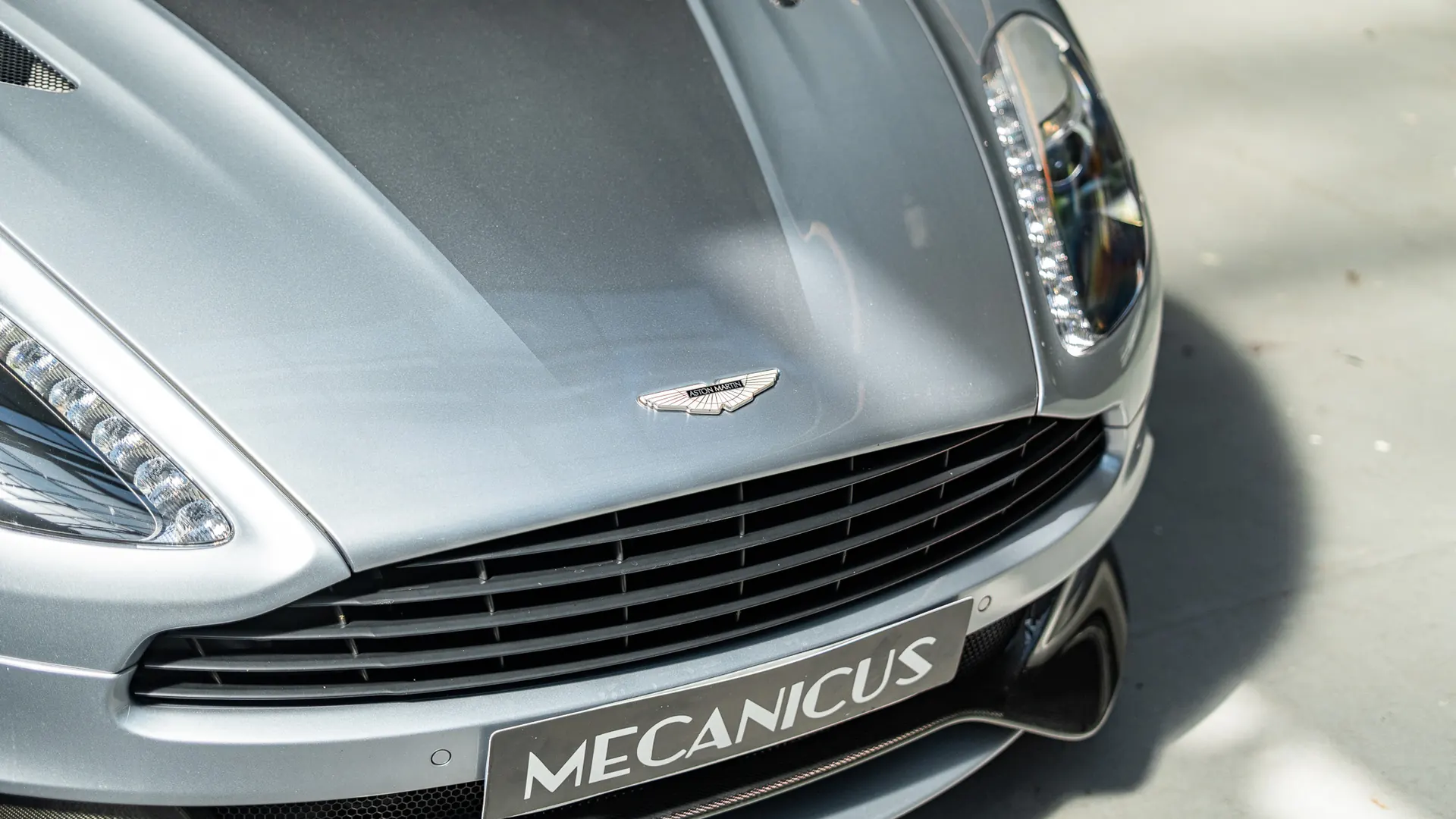 Aston Martin Vanquish — photo 33