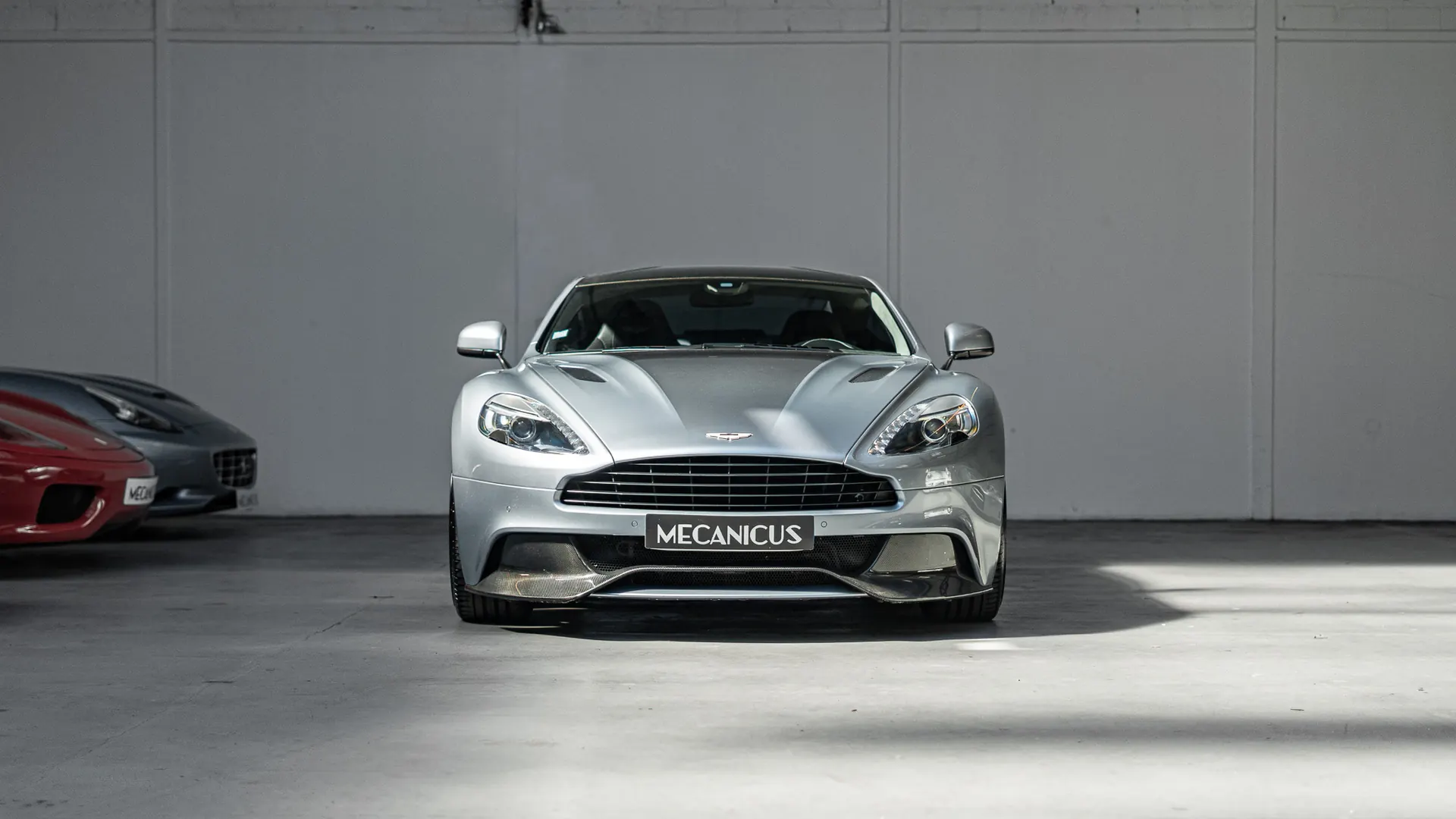 Aston Martin Vanquish — photo 3