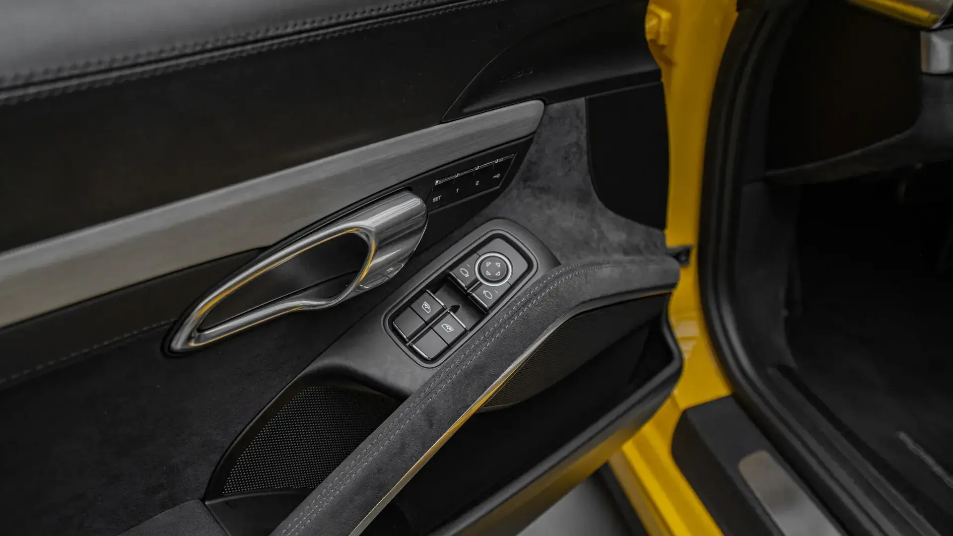 Porsche 911 — photo 30