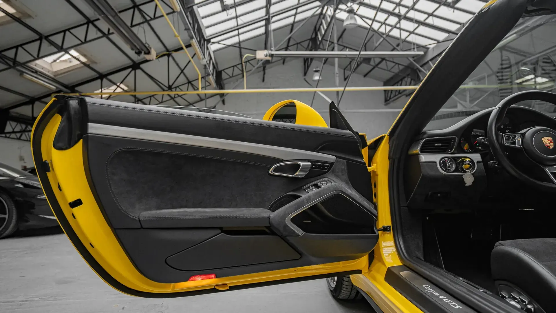 Porsche 911 — photo 29