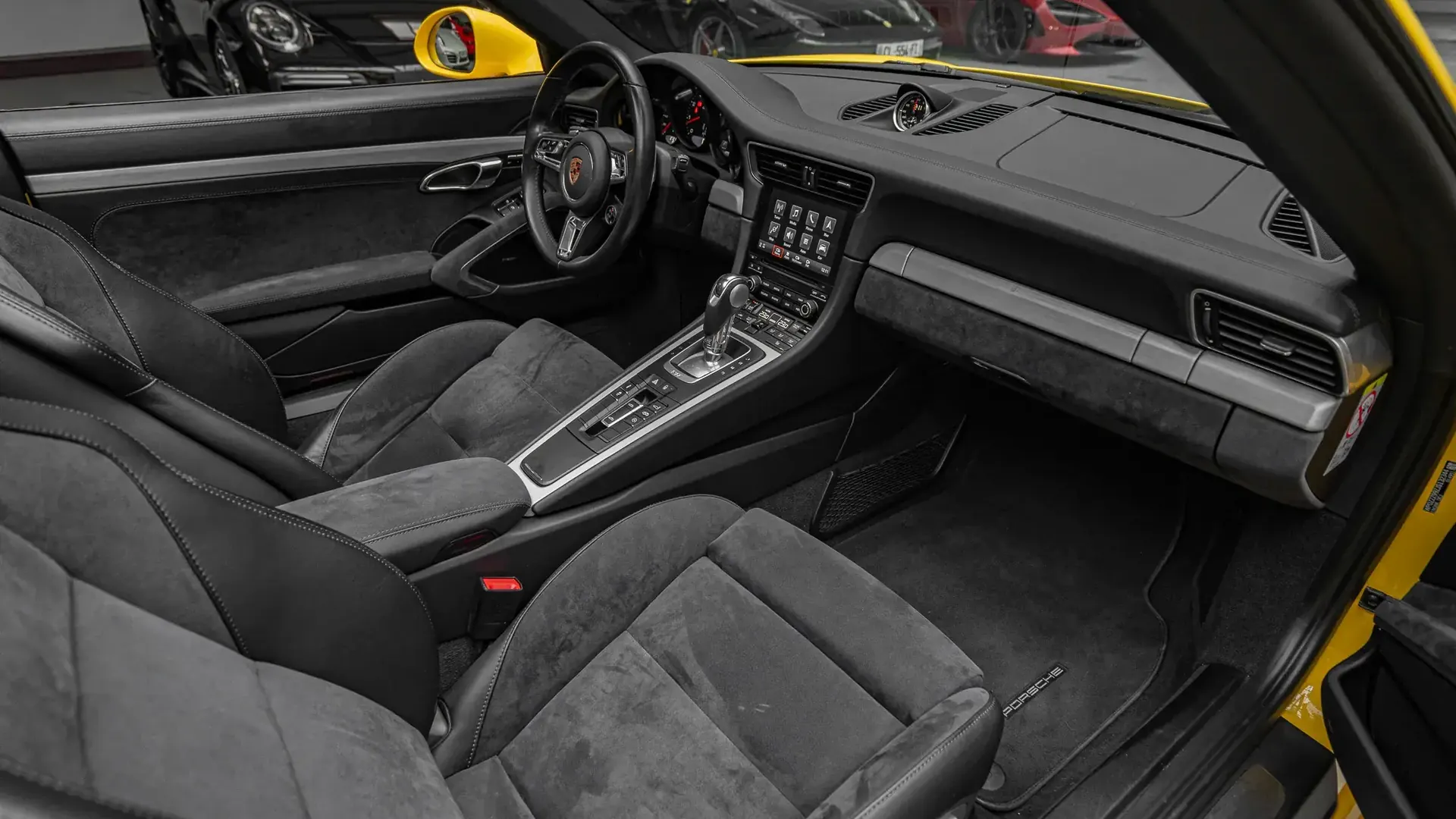 Porsche 911 — photo 17