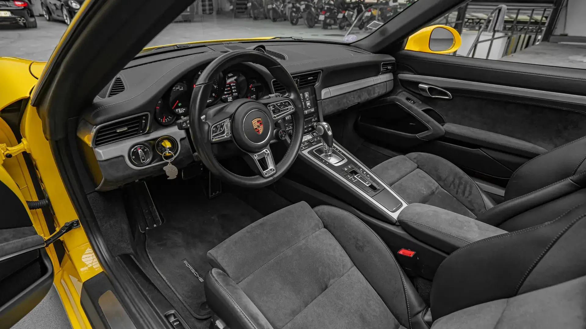 Porsche 911 — photo 10