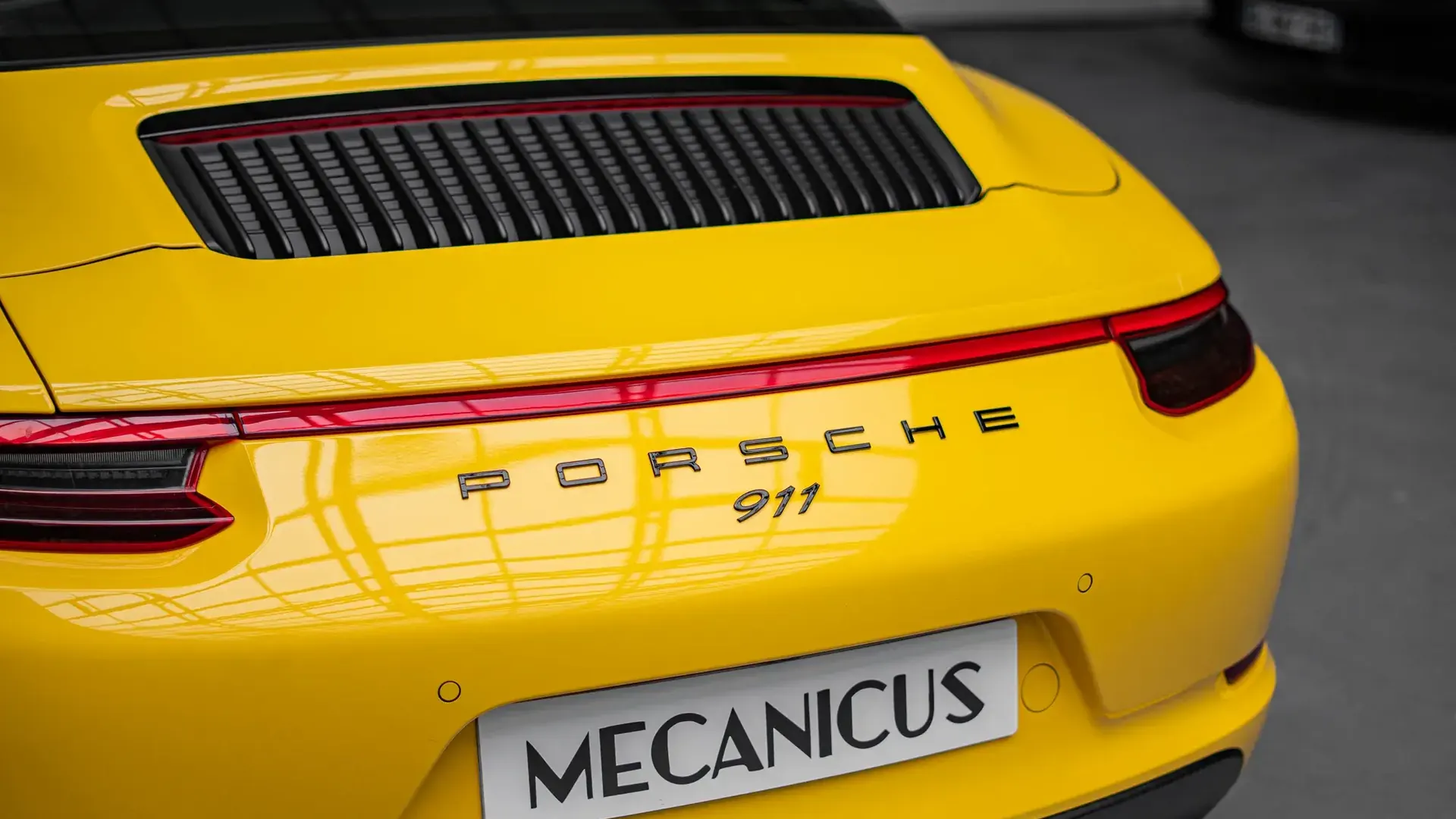 Porsche 911 — photo 42