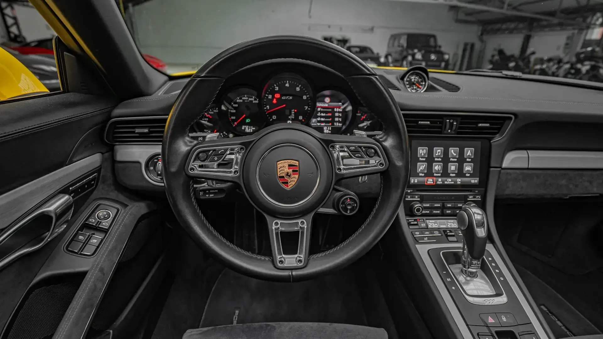 Porsche 911 — photo 18