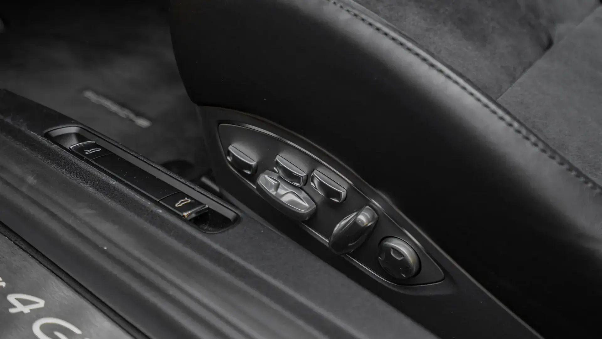 Porsche 911 — photo 33
