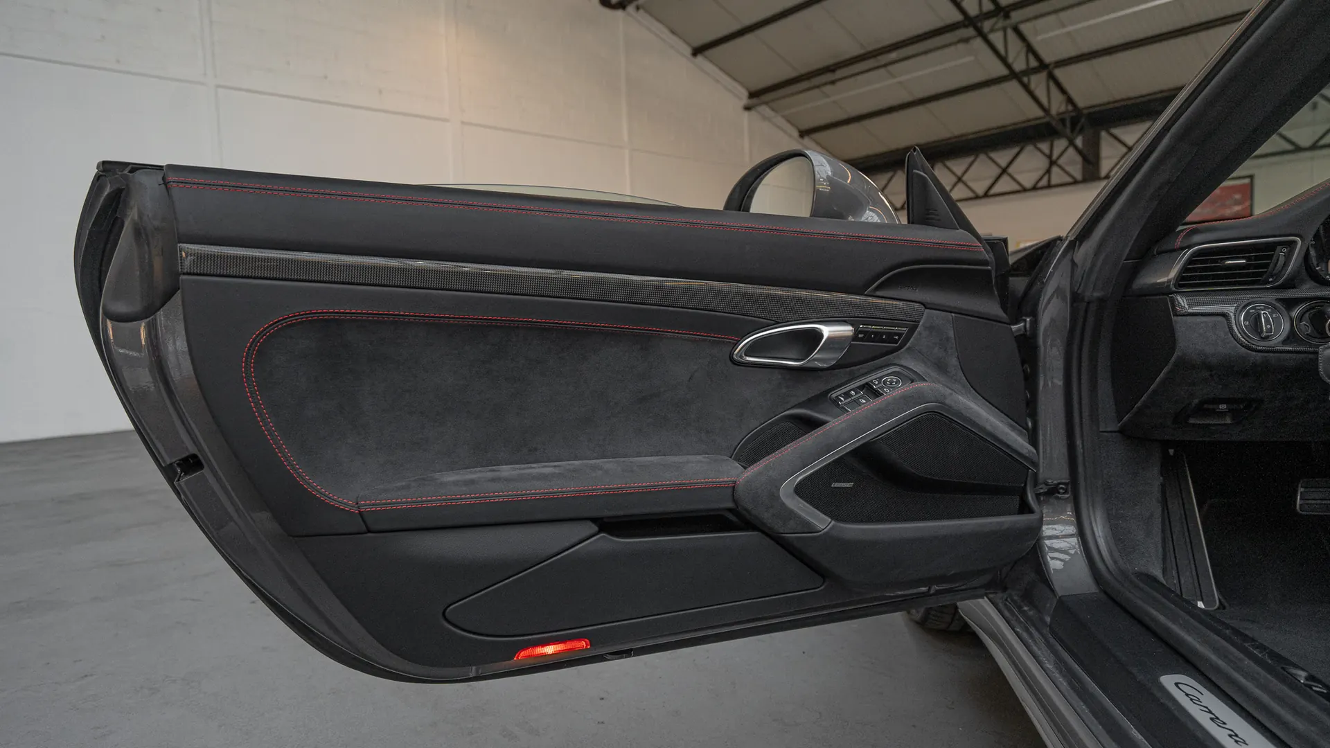 Porsche 911 — photo 32