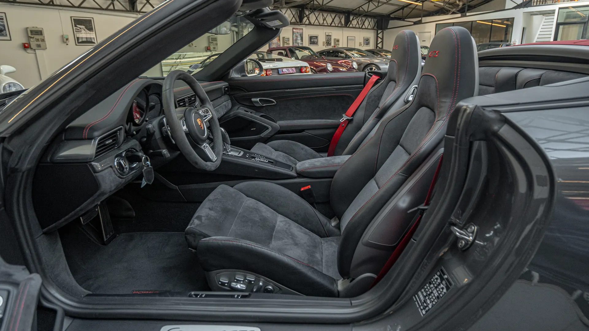 Porsche 911 — photo 10