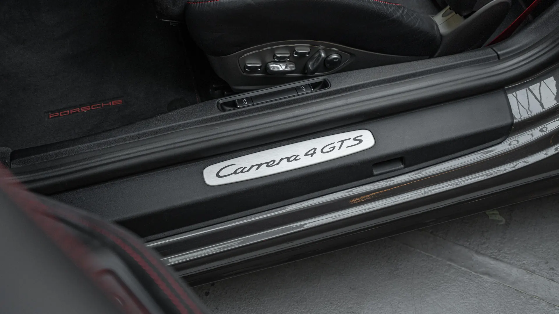 Porsche 911 — photo 27