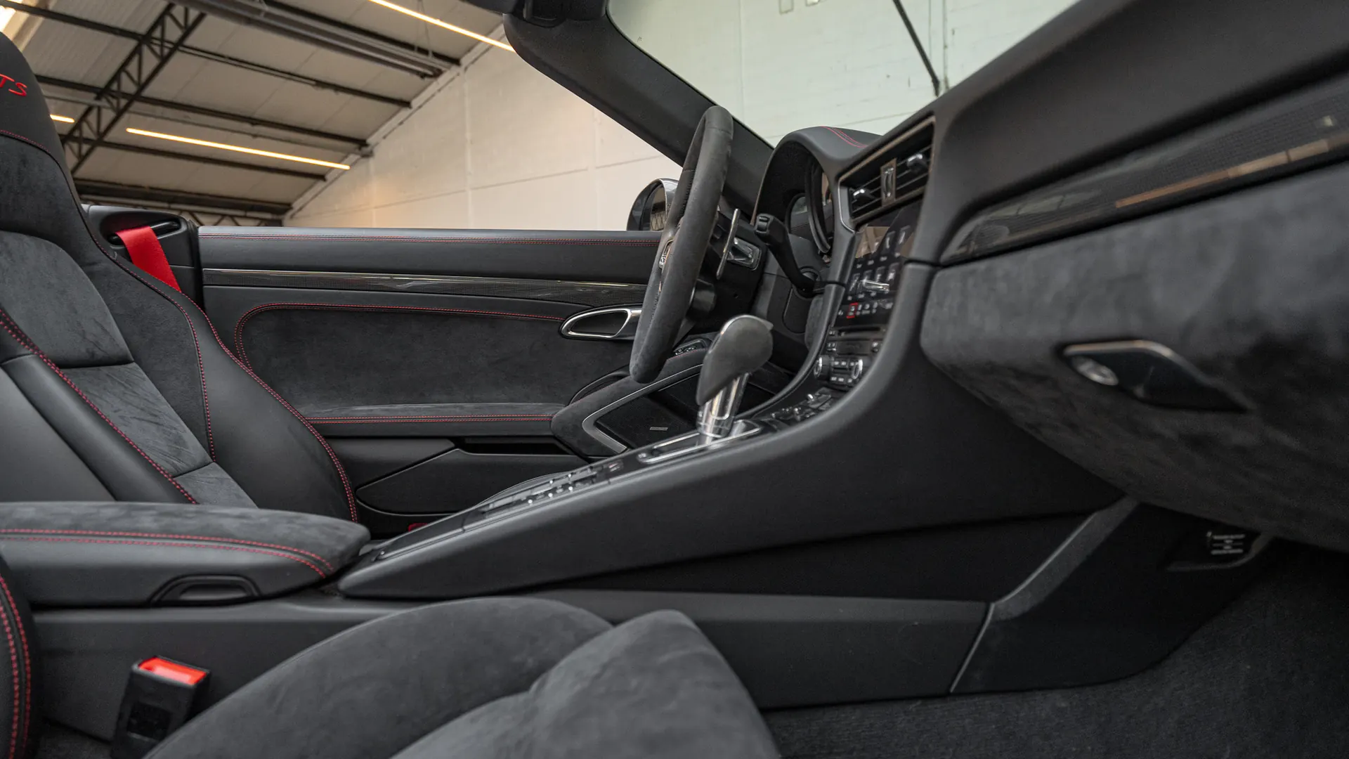 Porsche 911 — photo 25