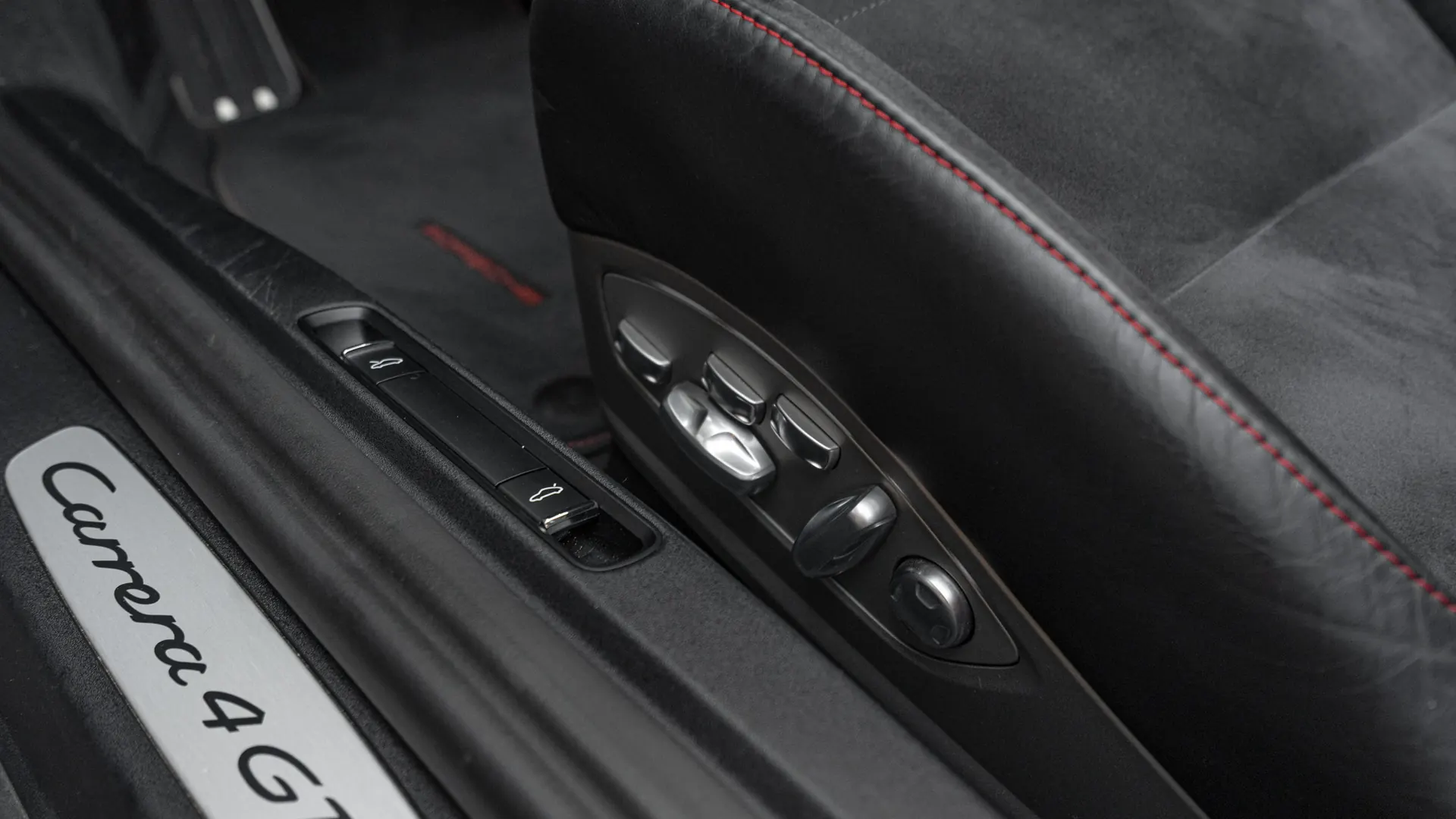 Porsche 911 — photo 28