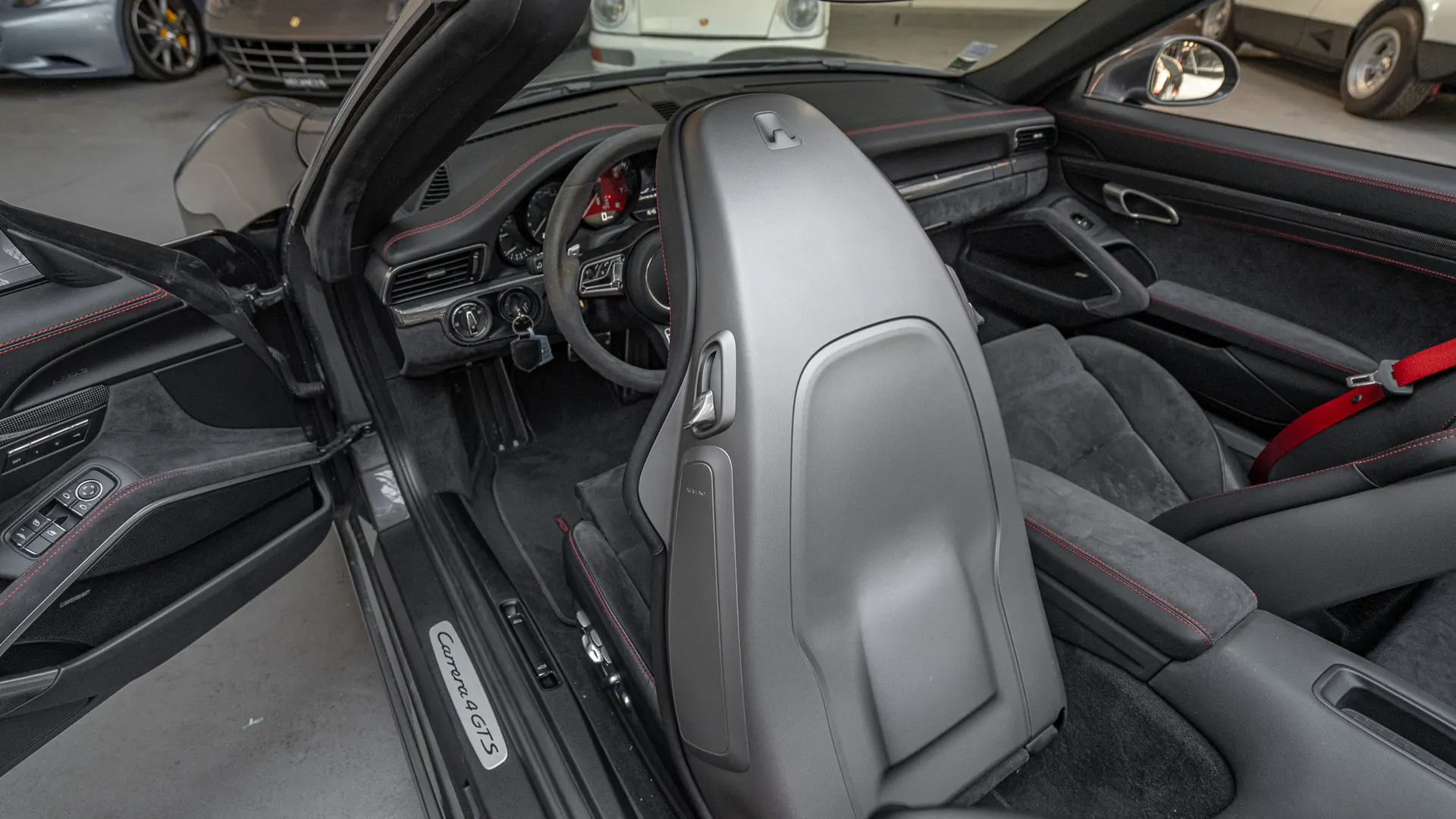 Porsche 911 — photo 29
