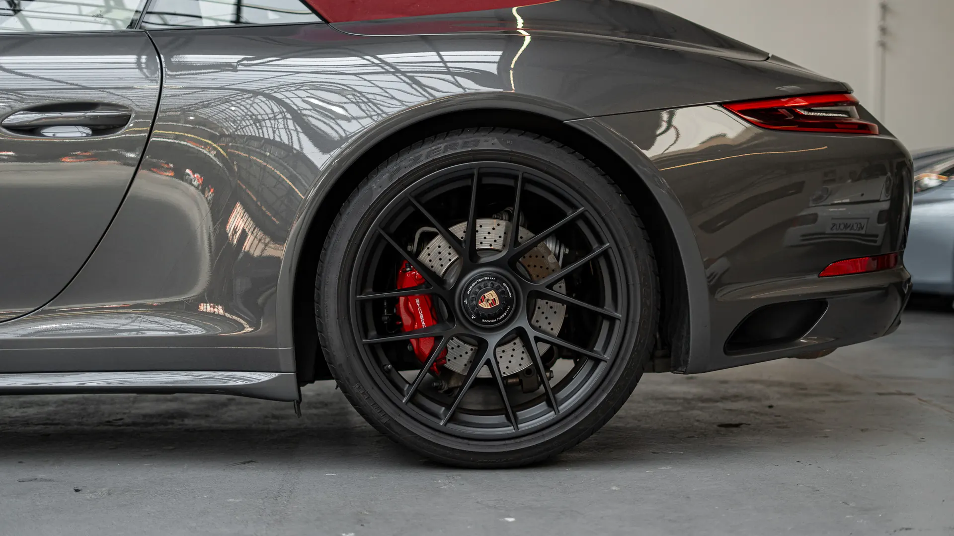 Porsche 911 — photo 8
