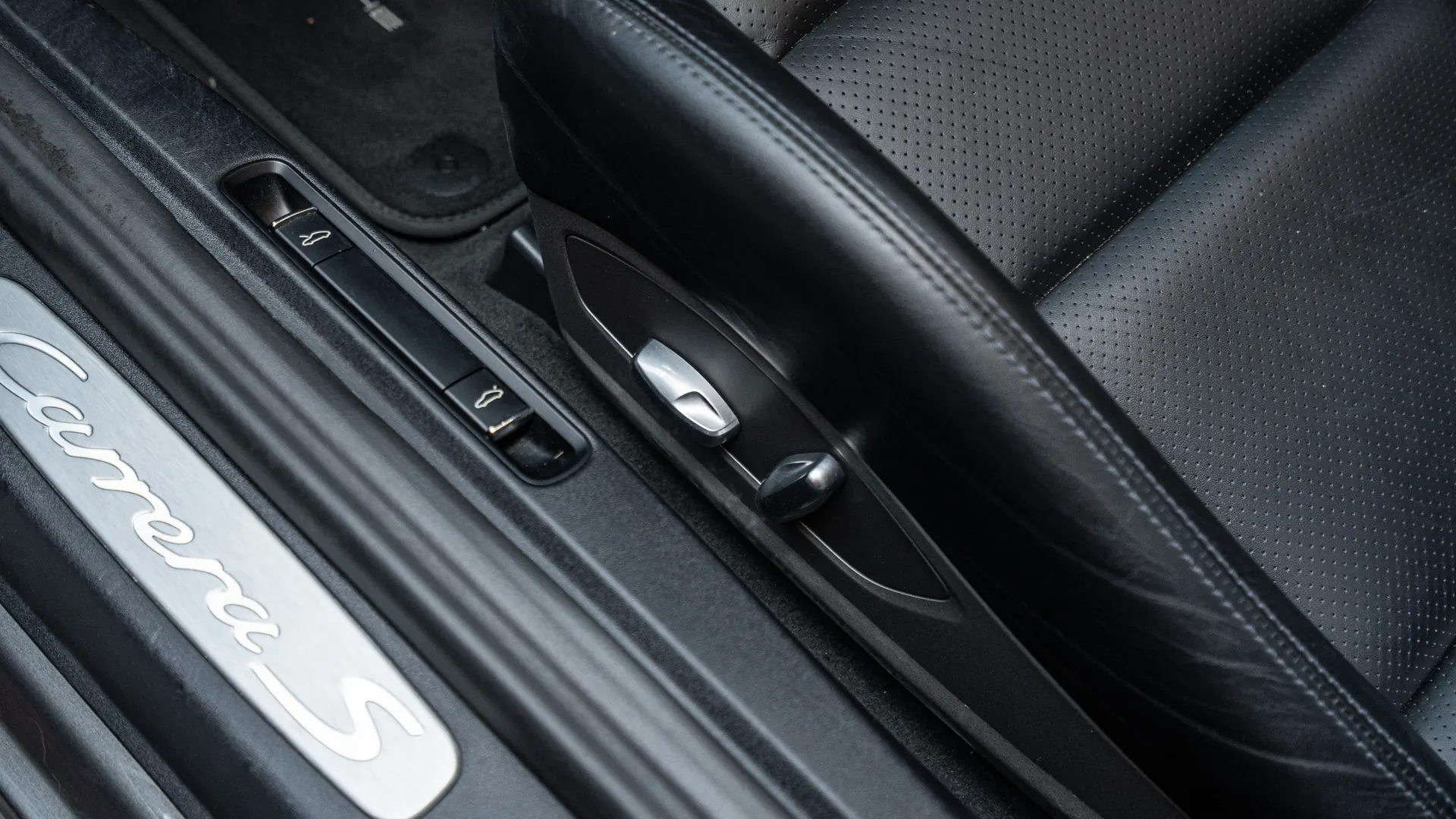 Porsche 911 — photo 23