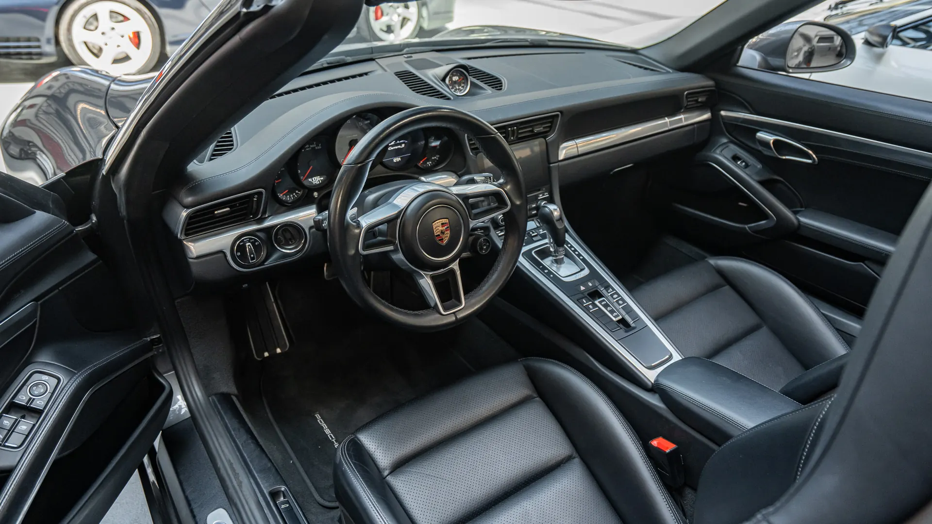 Porsche 911 — photo 9