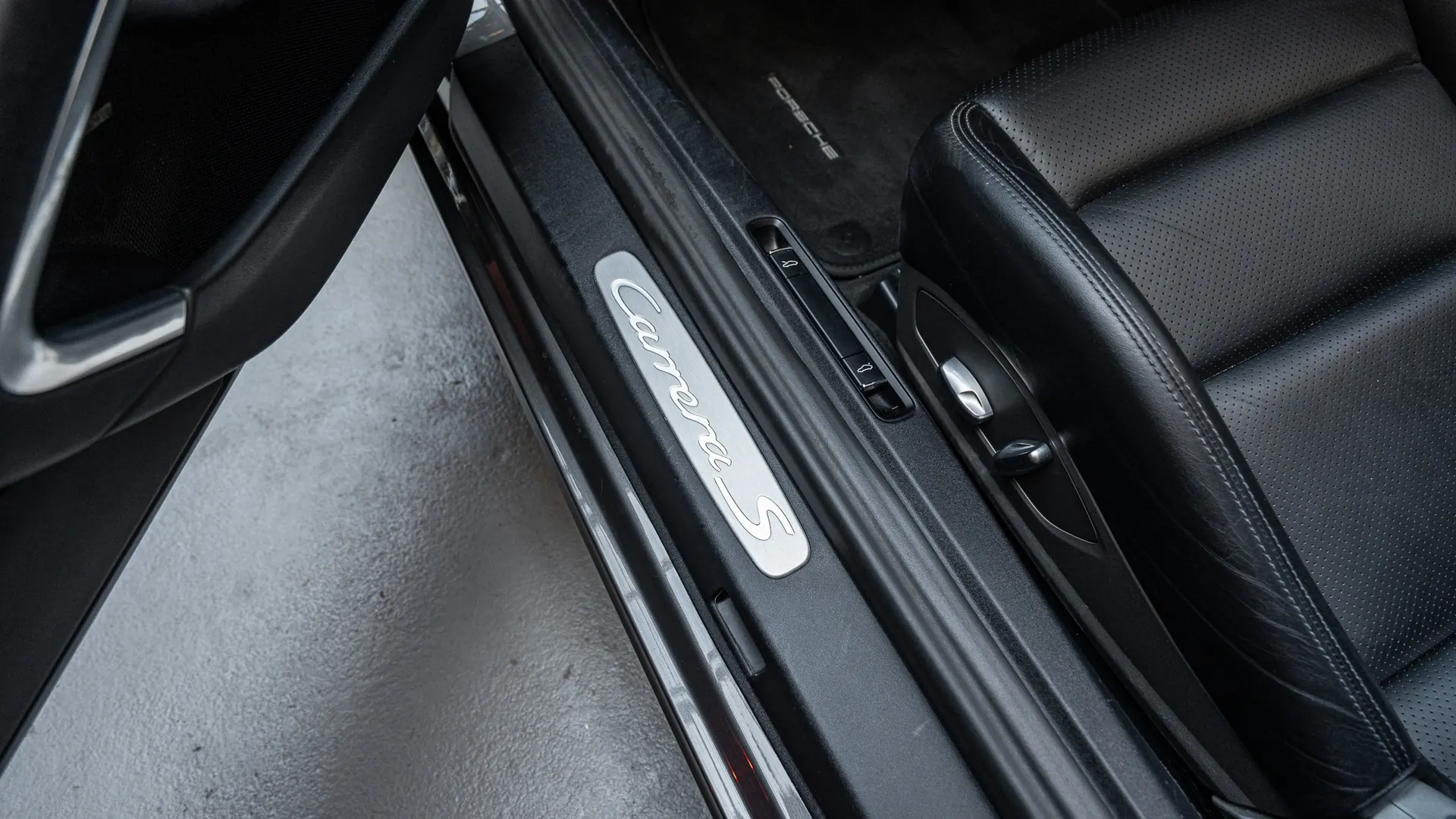 Porsche 911 — photo 24