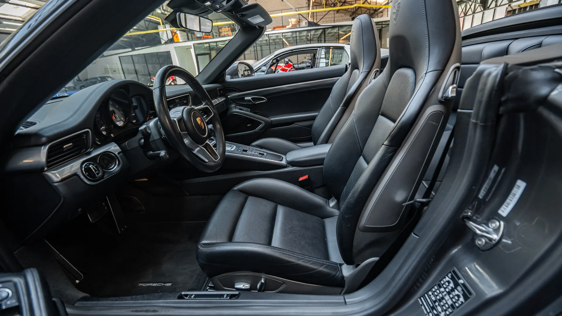 Porsche 911 — photo 10