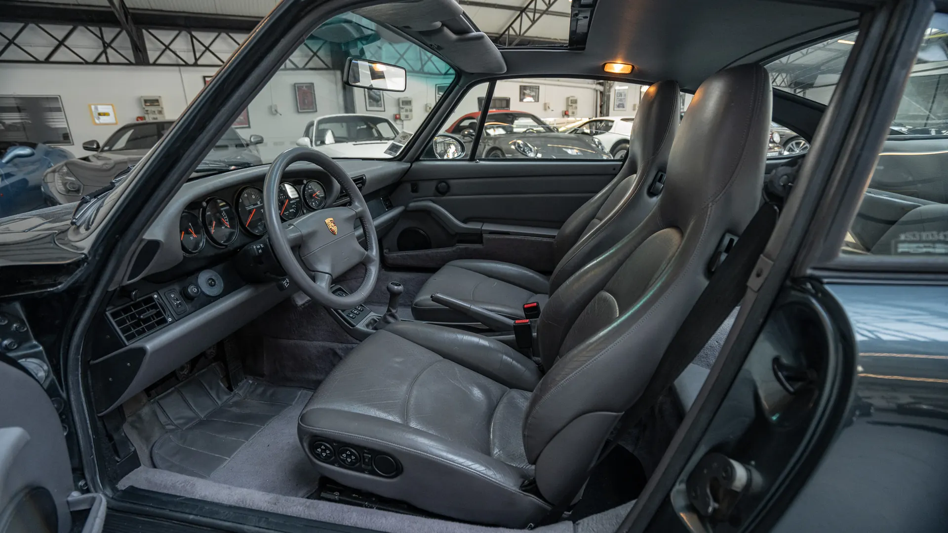 Porsche 911 — photo 9