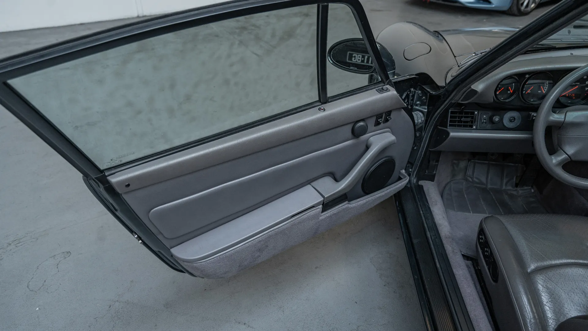 Porsche 911 — photo 19