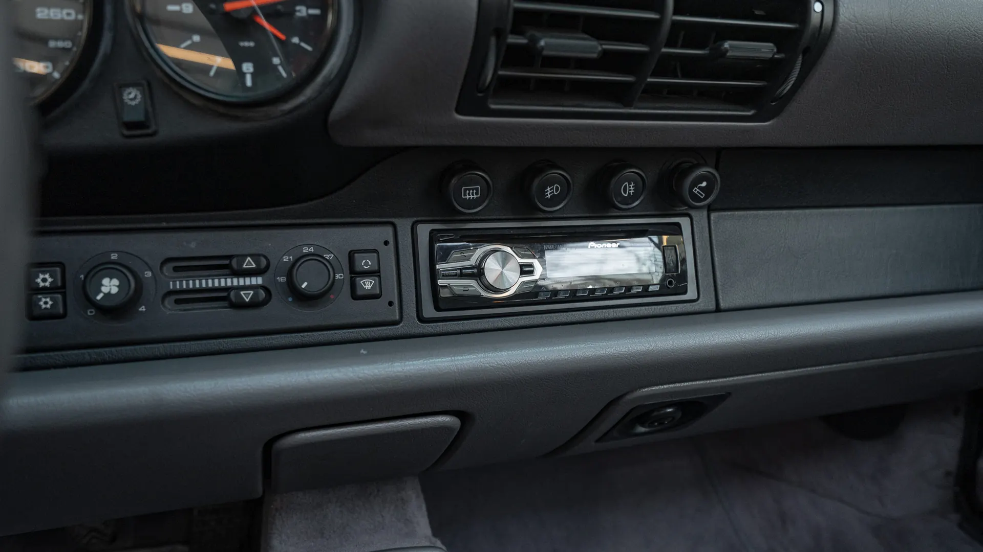 Porsche 911 — photo 14