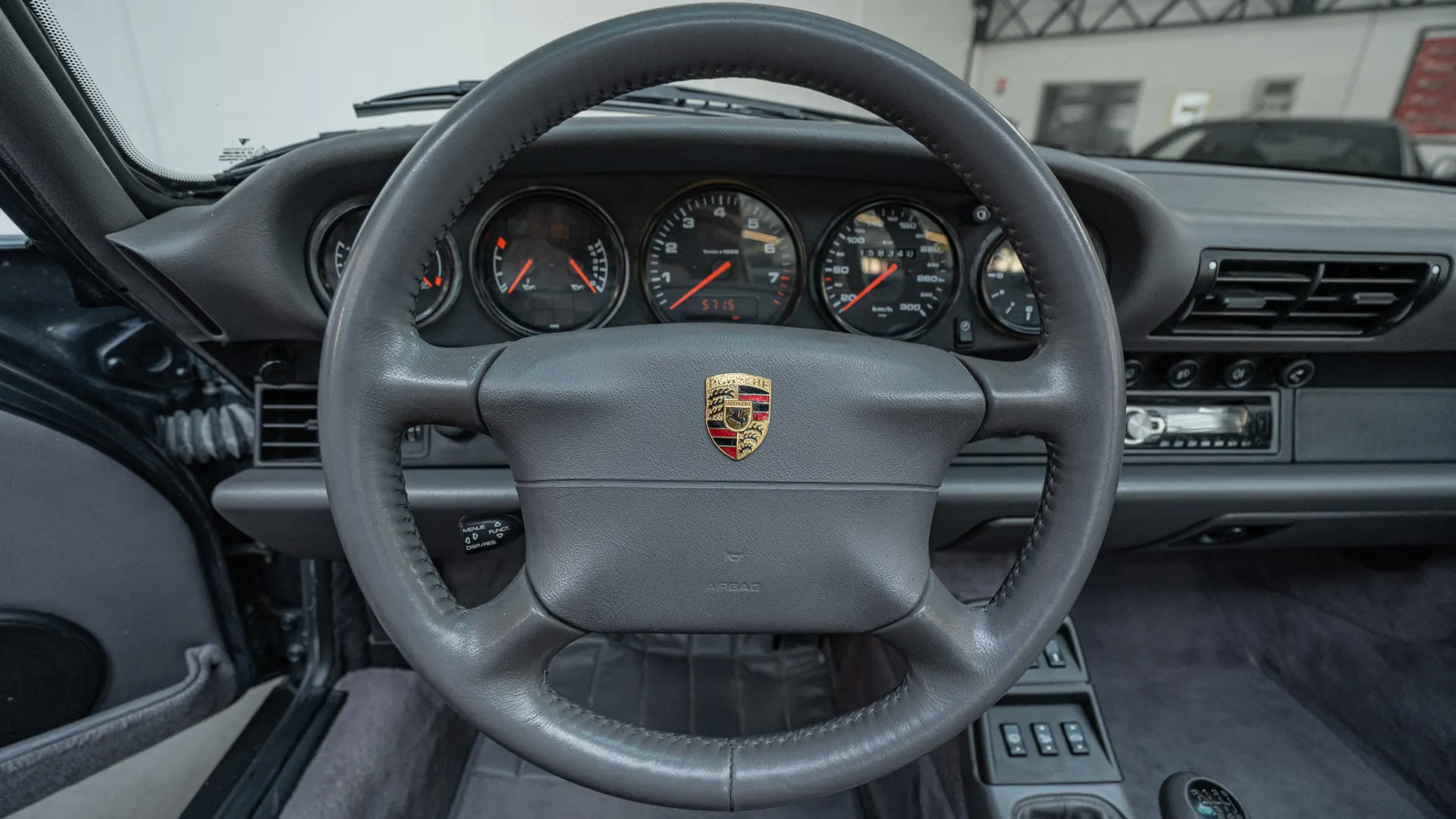 Porsche 911 — photo 11