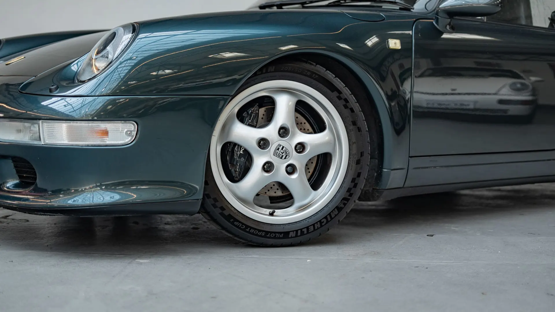 Porsche 911 — photo 27