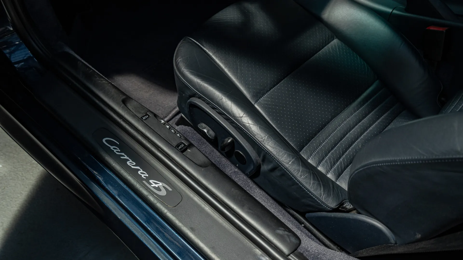 Porsche 911 — photo 18