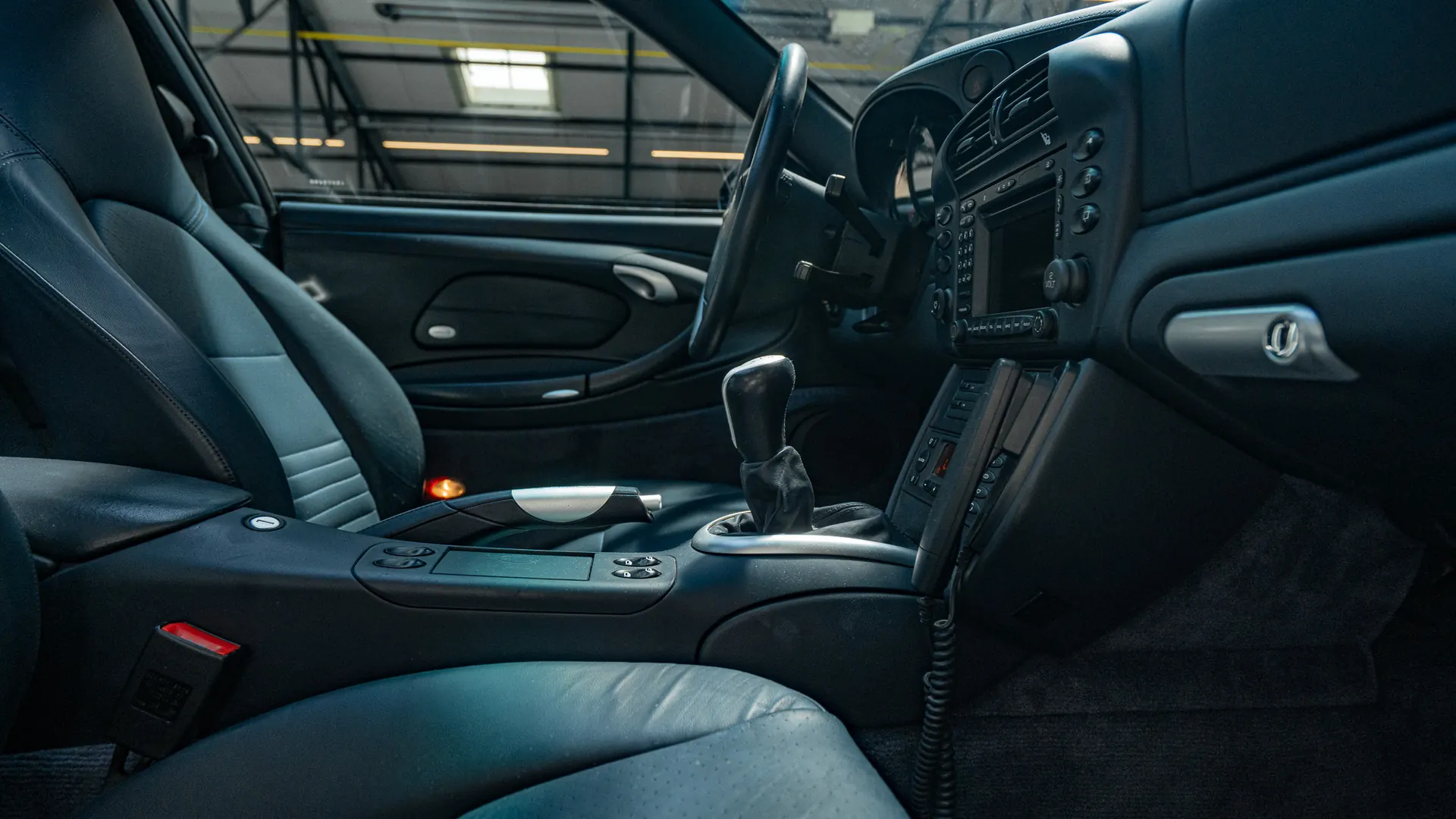 Porsche 911 — photo 17
