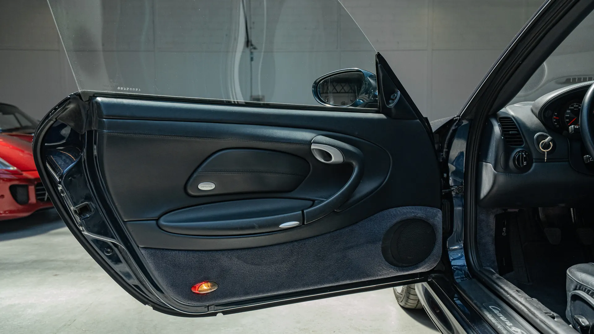 Porsche 911 — photo 20