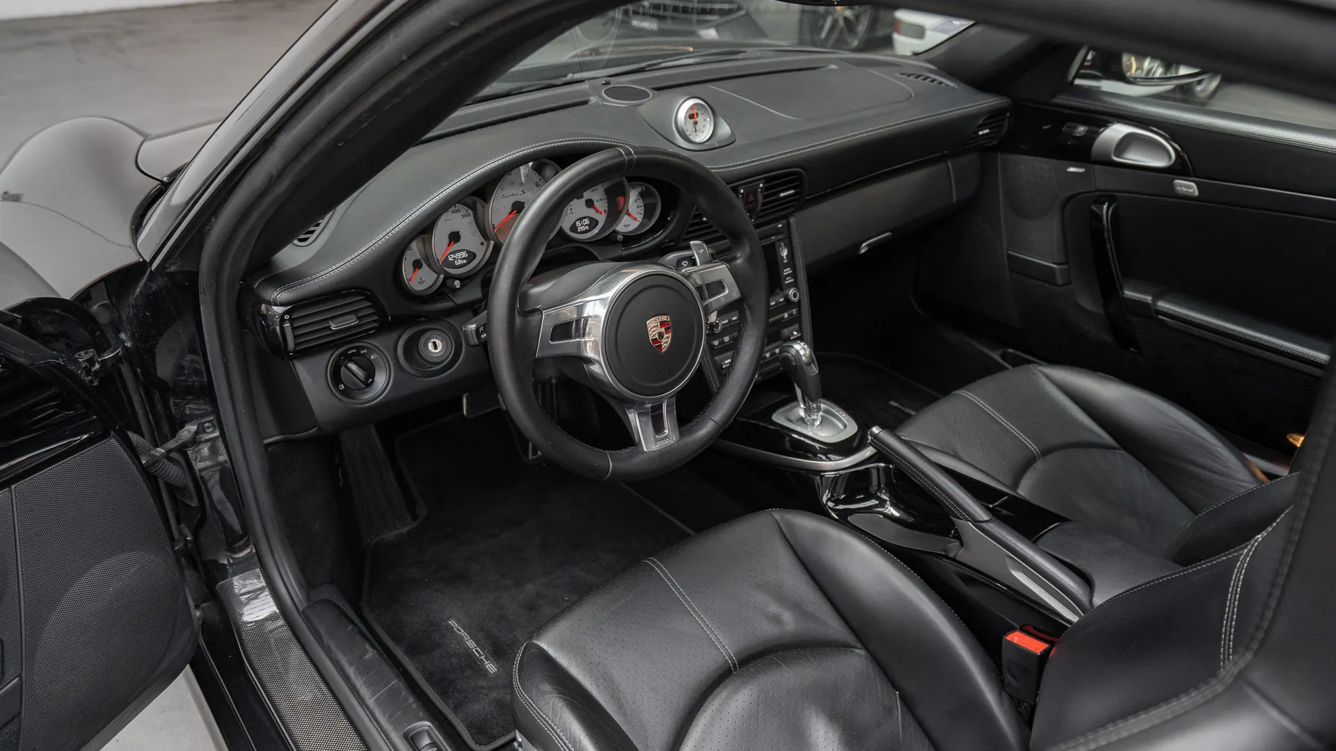 Porsche 911 — photo 8
