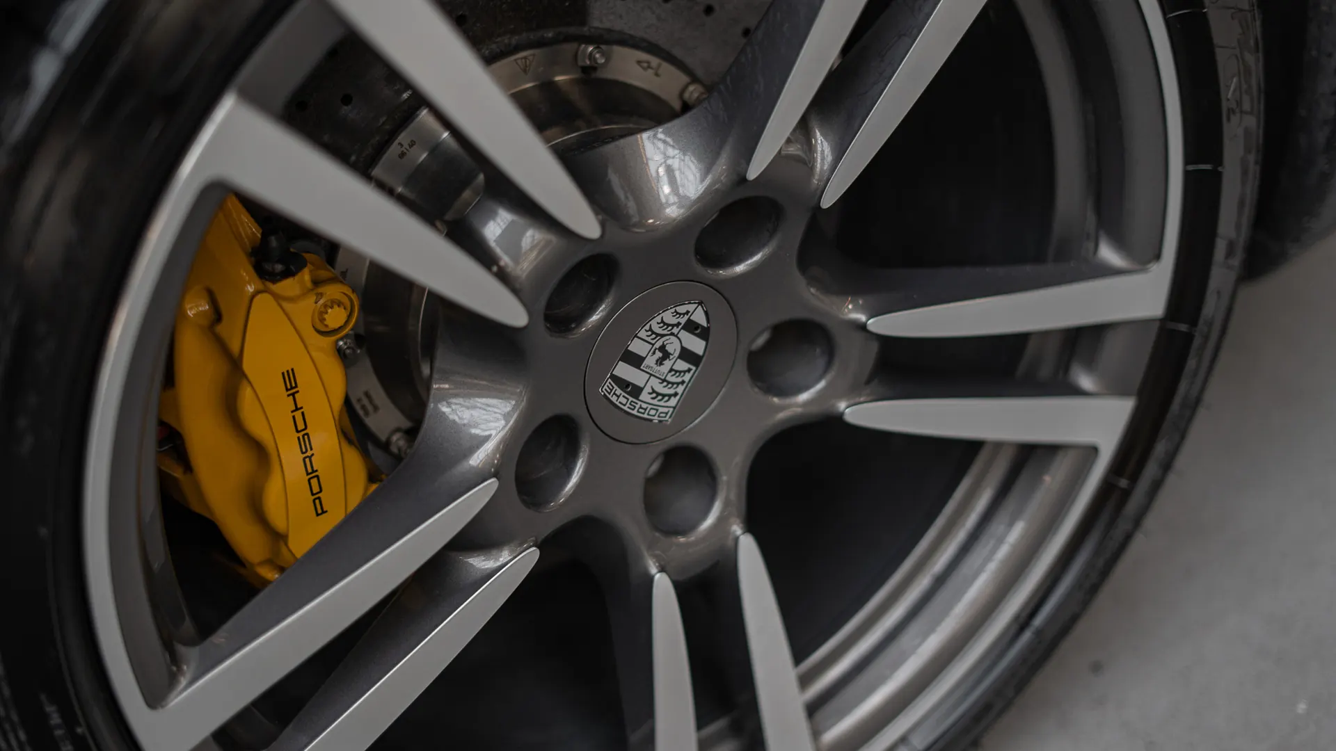Porsche 911 — photo 36