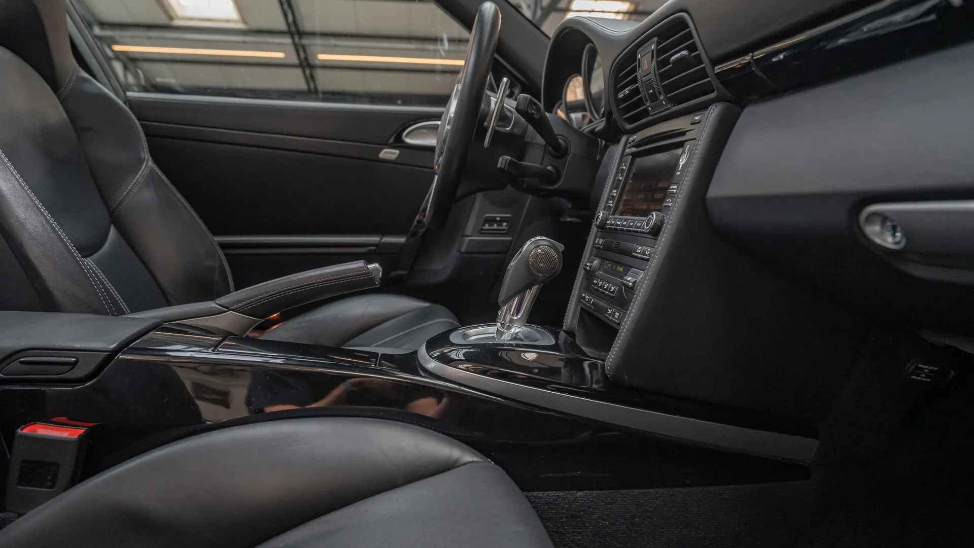 Porsche 911 — photo 28