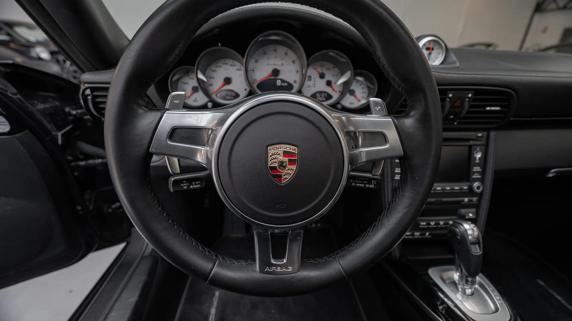 Porsche 911 — photo 11