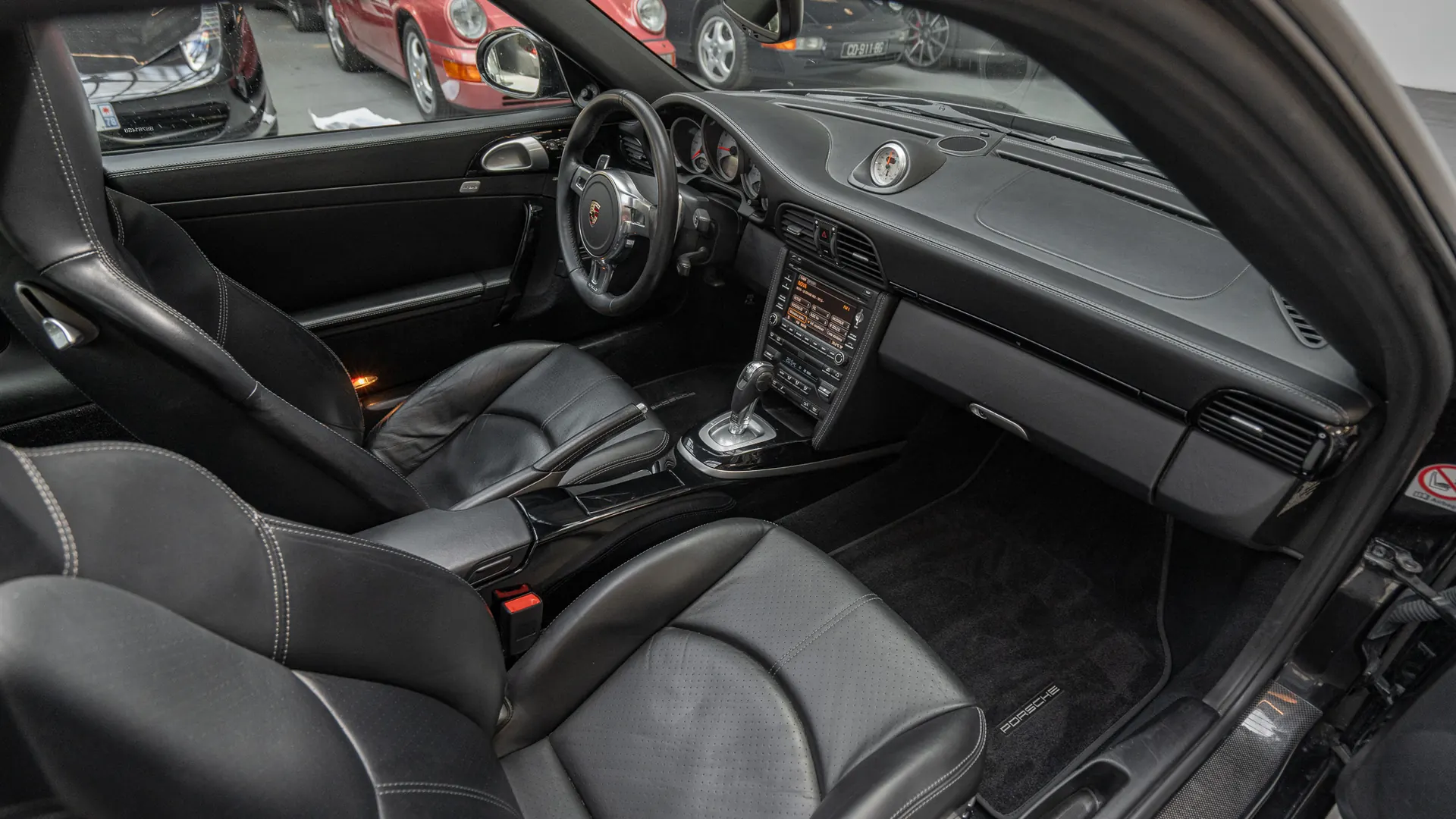 Porsche 911 — photo 27