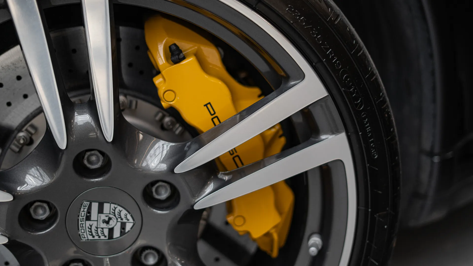 Porsche 911 — photo 35