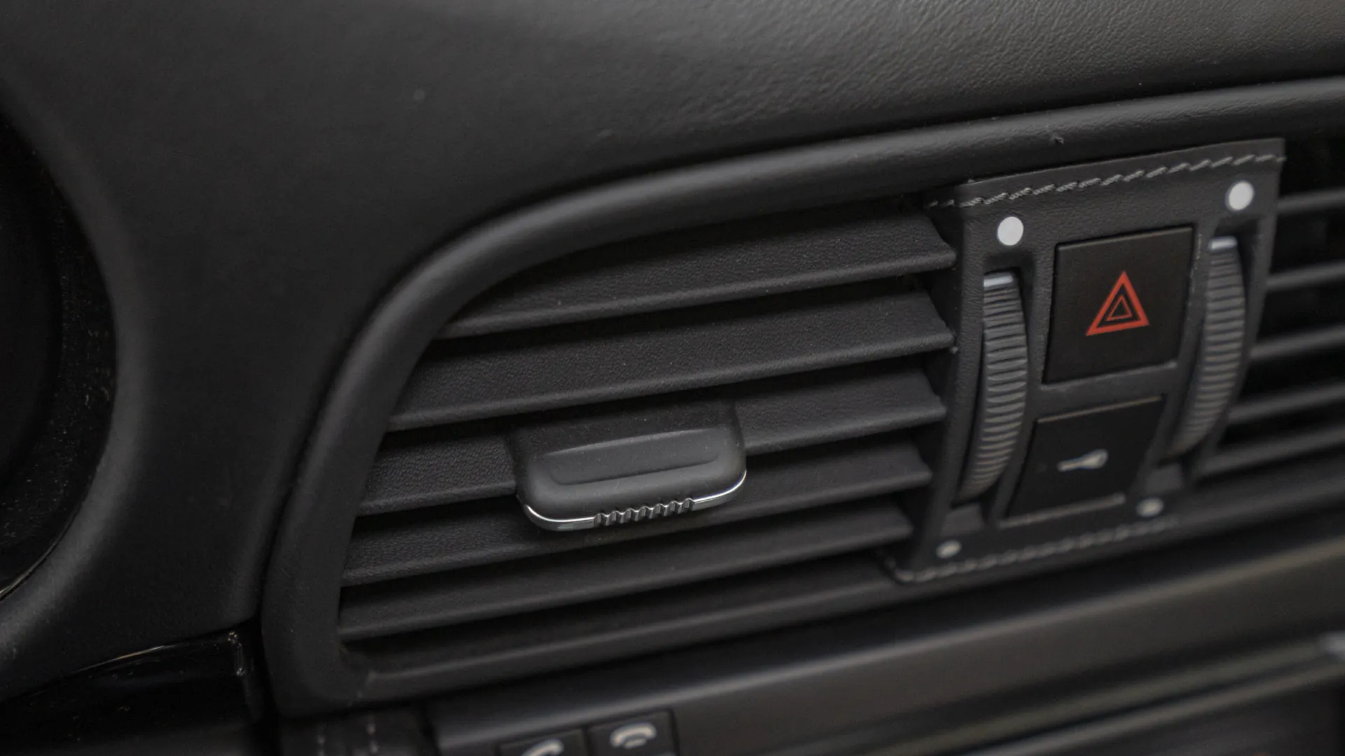 Porsche 911 — photo 19