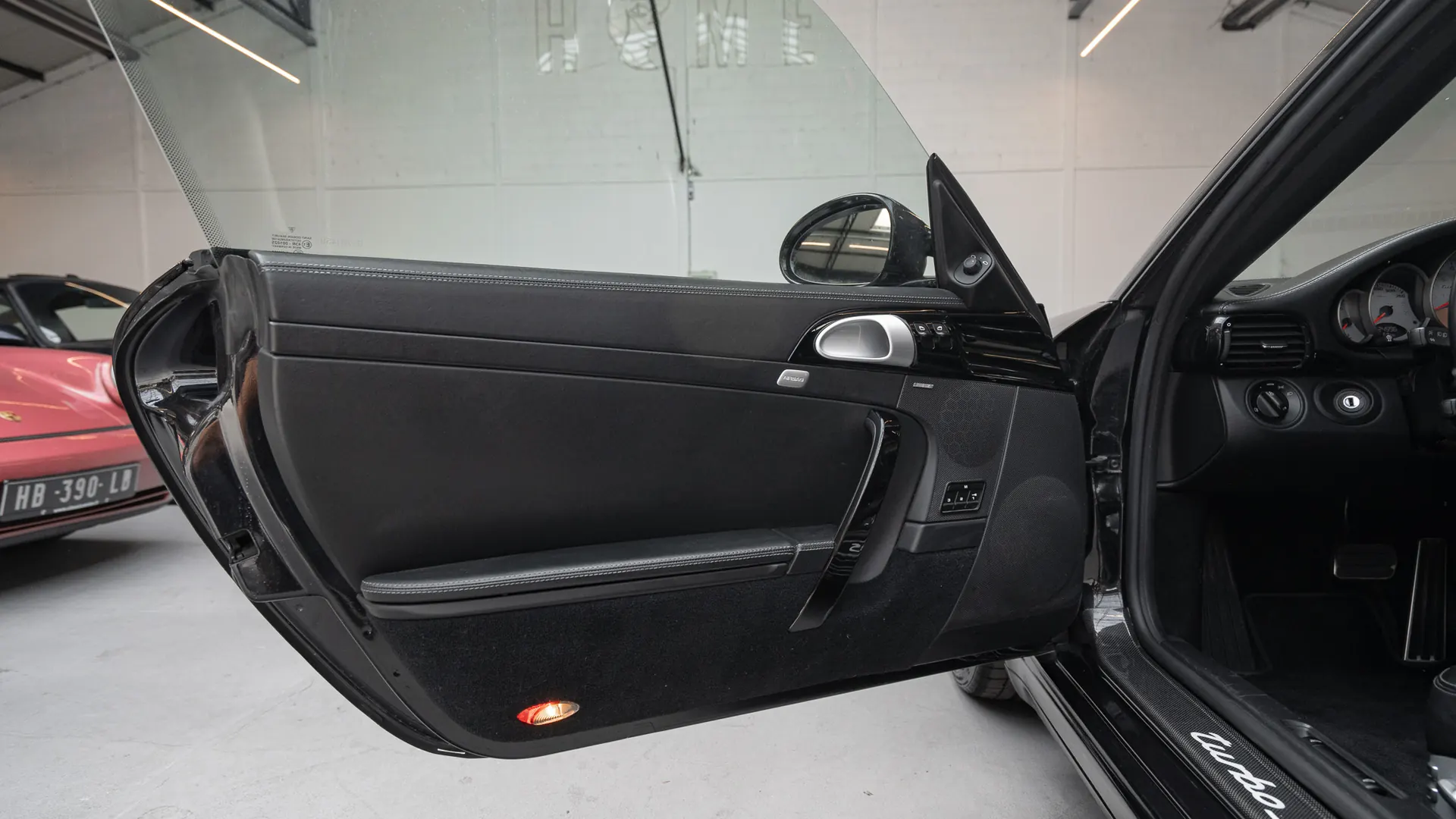 Porsche 911 — photo 23