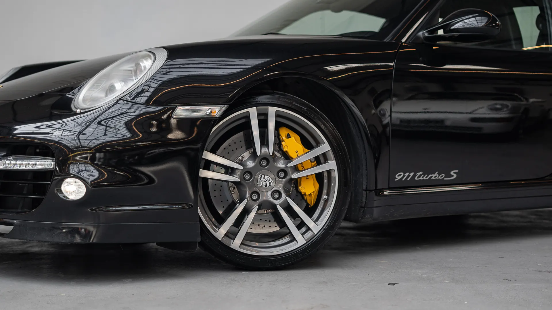 Porsche 911 — photo 32
