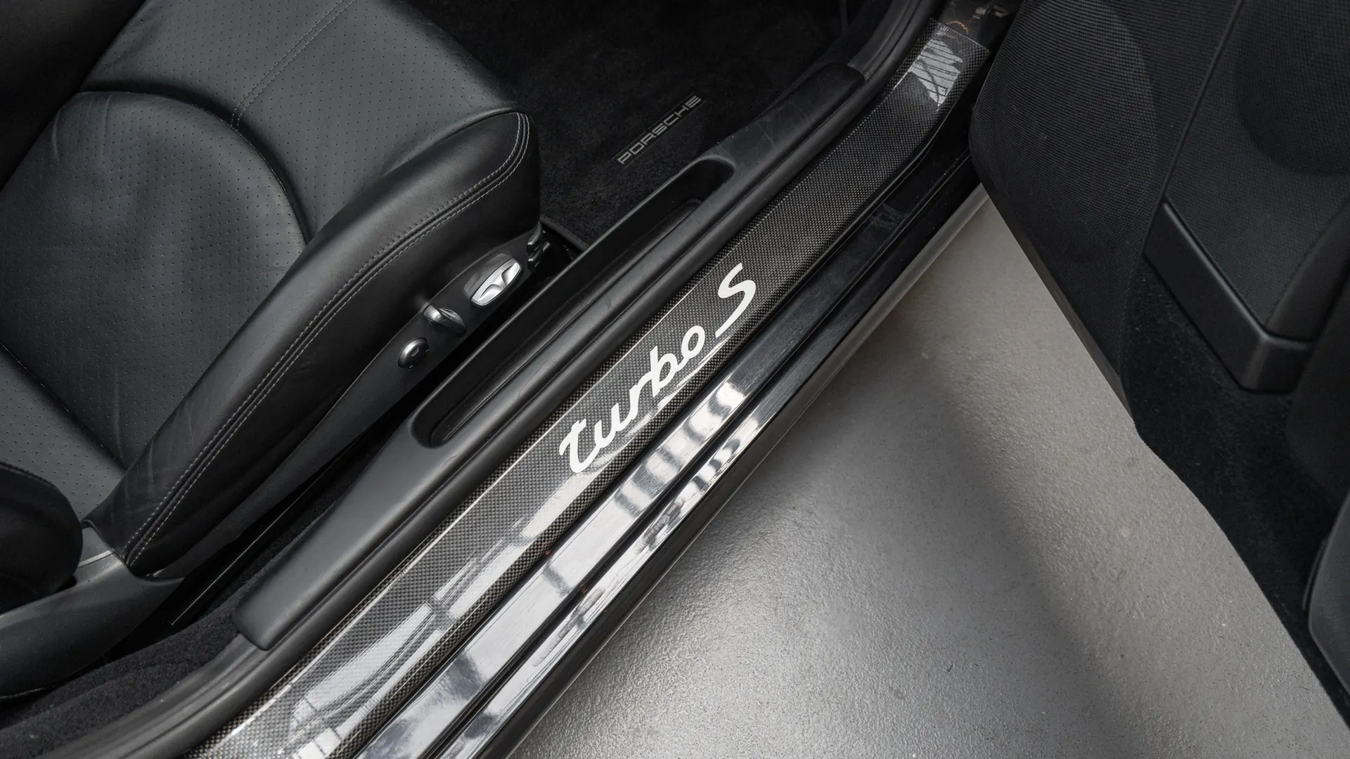 Porsche 911 — photo 22