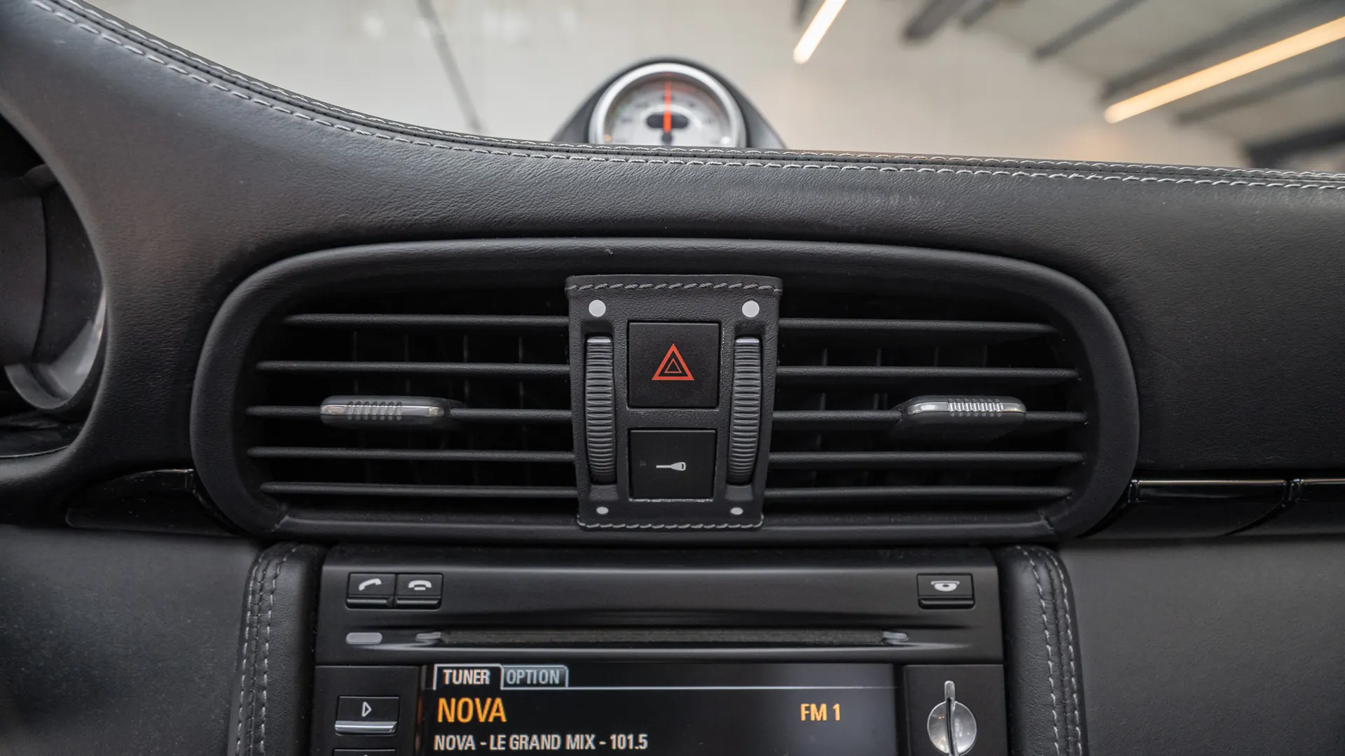 Porsche 911 — photo 18