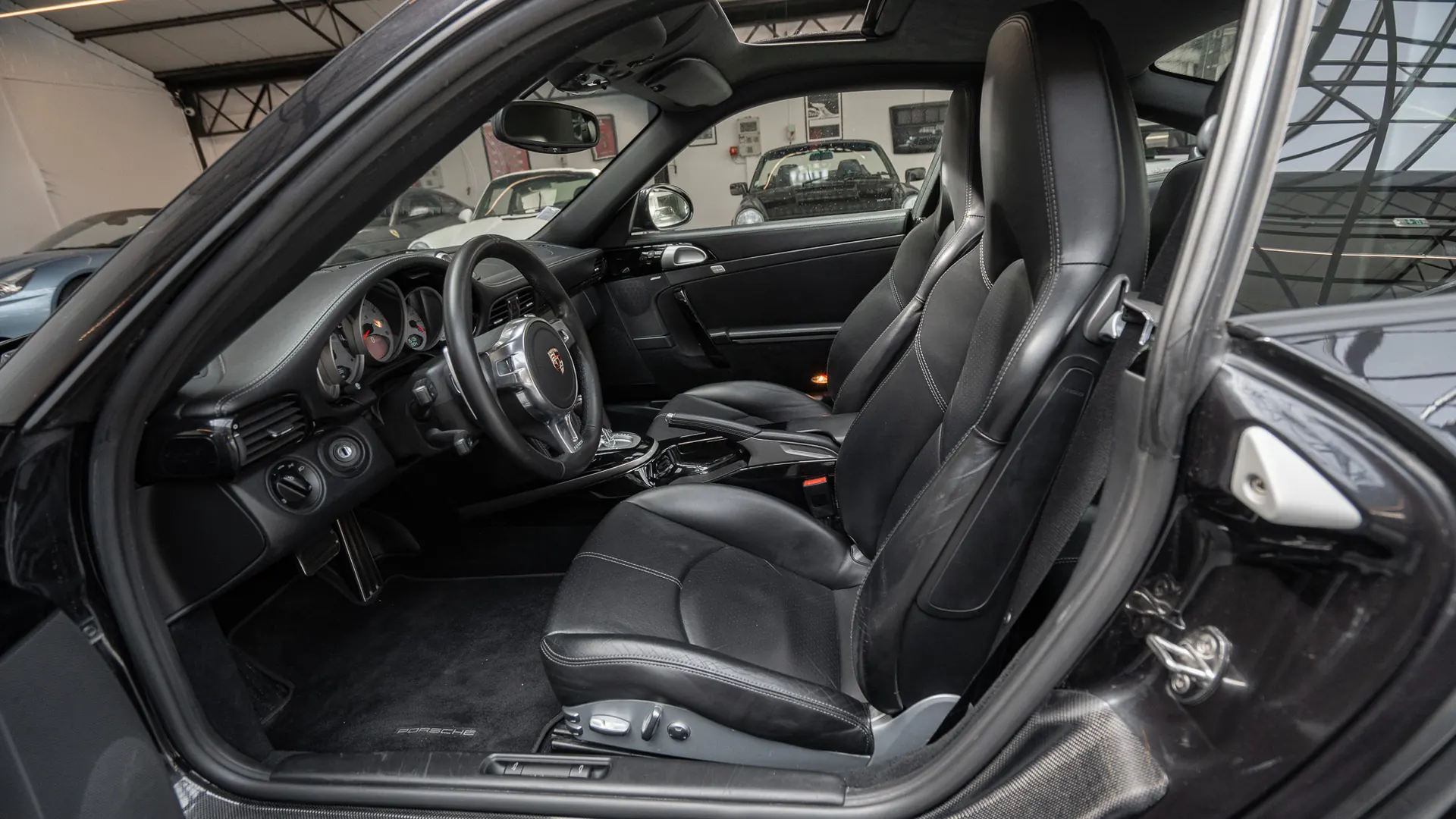 Porsche 911 — photo 9